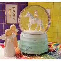 گوی موزیکال طرح دخترک اسب سوار