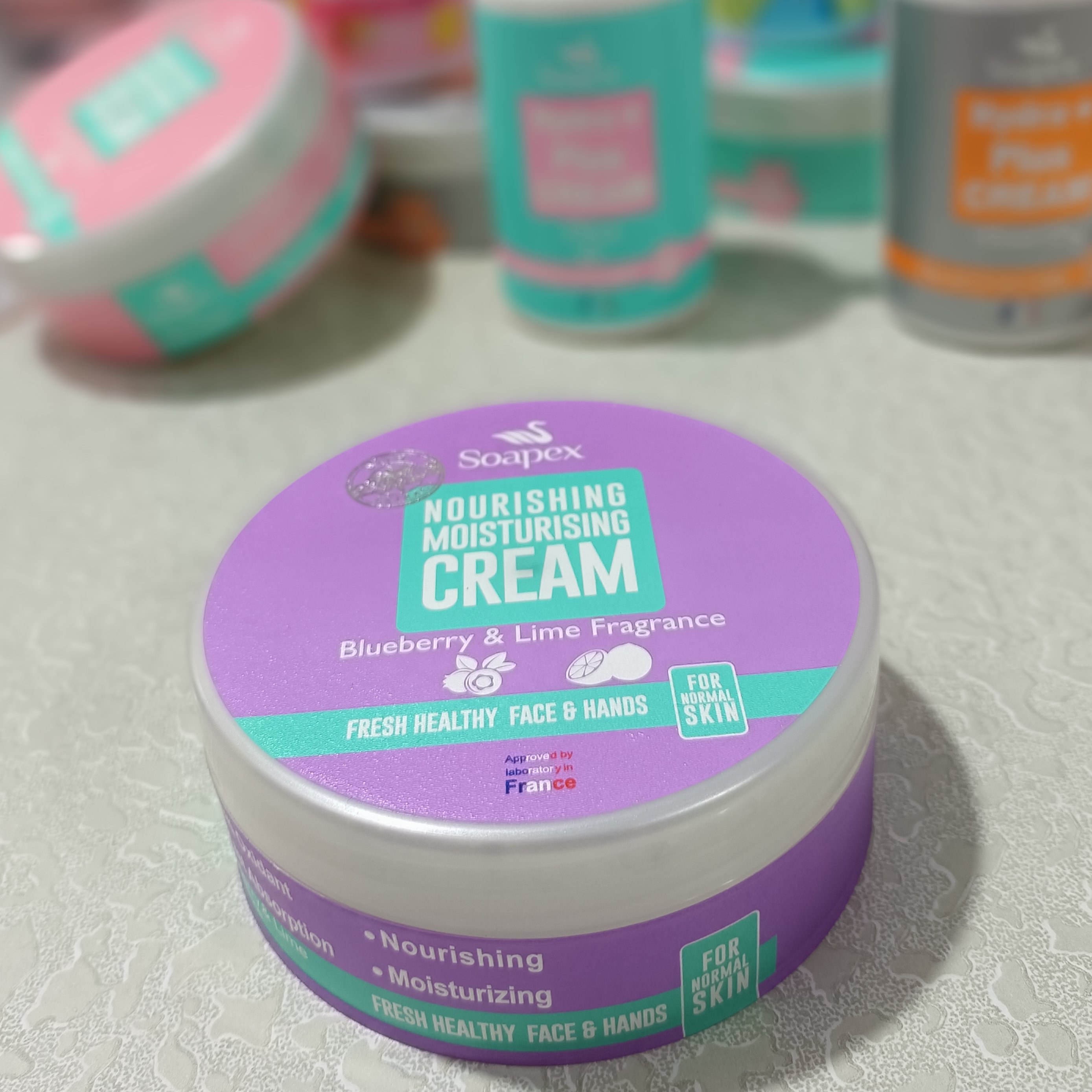 کرم آبرسان و مرطوب کننده  با رایحه بلوبری و لیمو کاسه ایی سوپکس