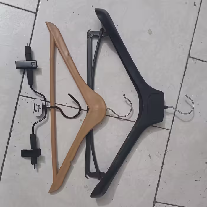 چوب لباسی مغازه