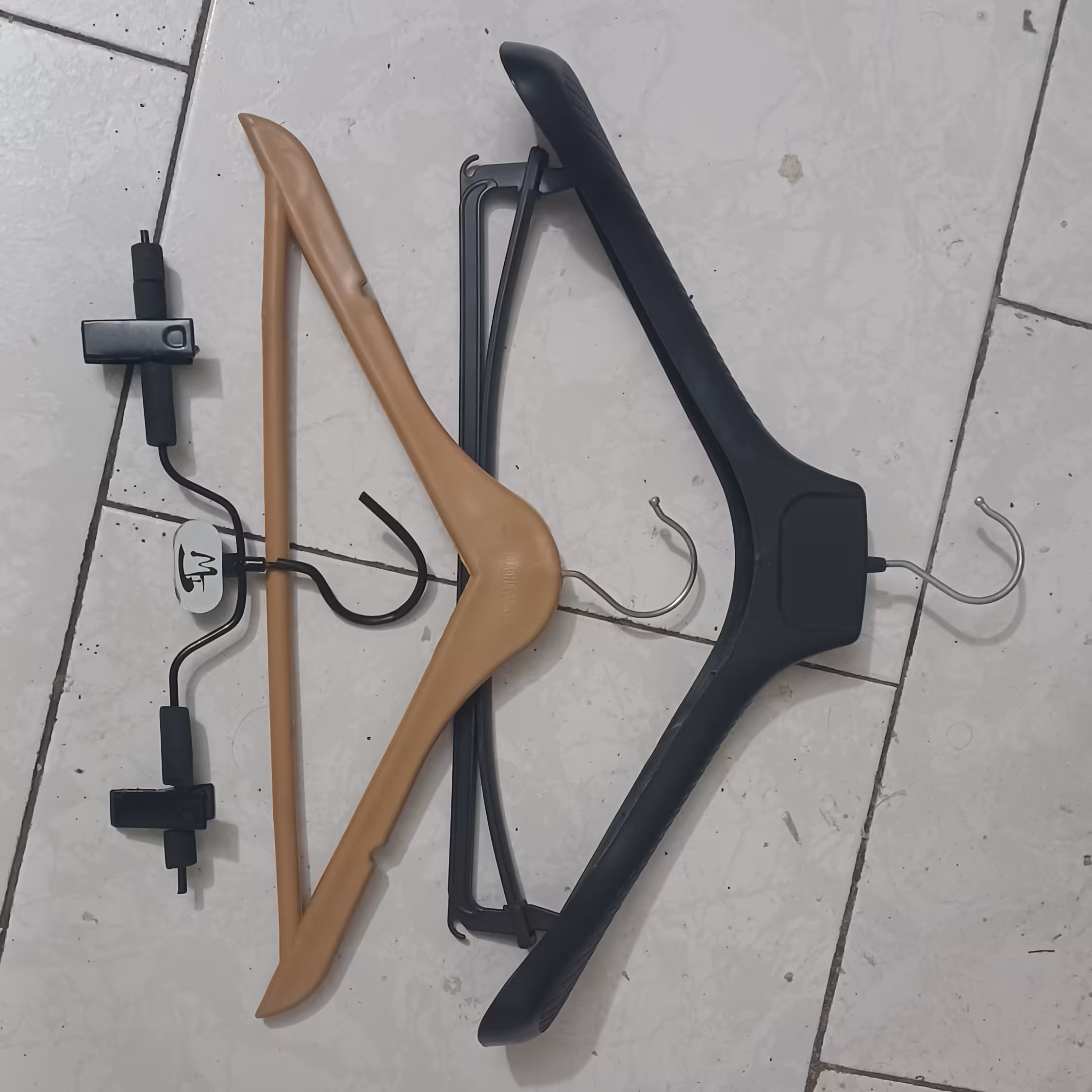 چوب لباسی مغازه