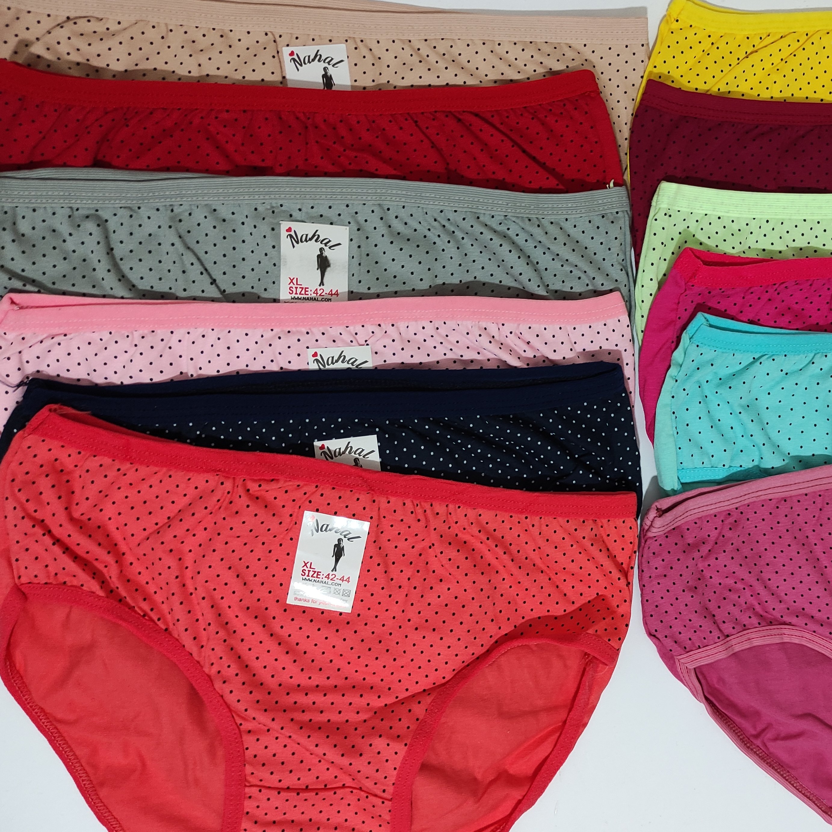 شورت نخی خال خالی