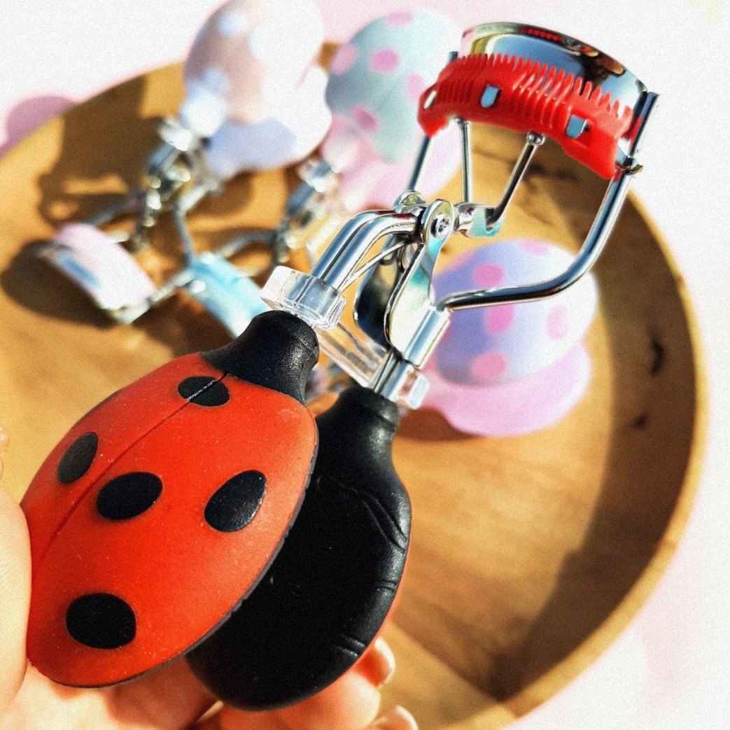 فرمژه فلزی کفش دوزک