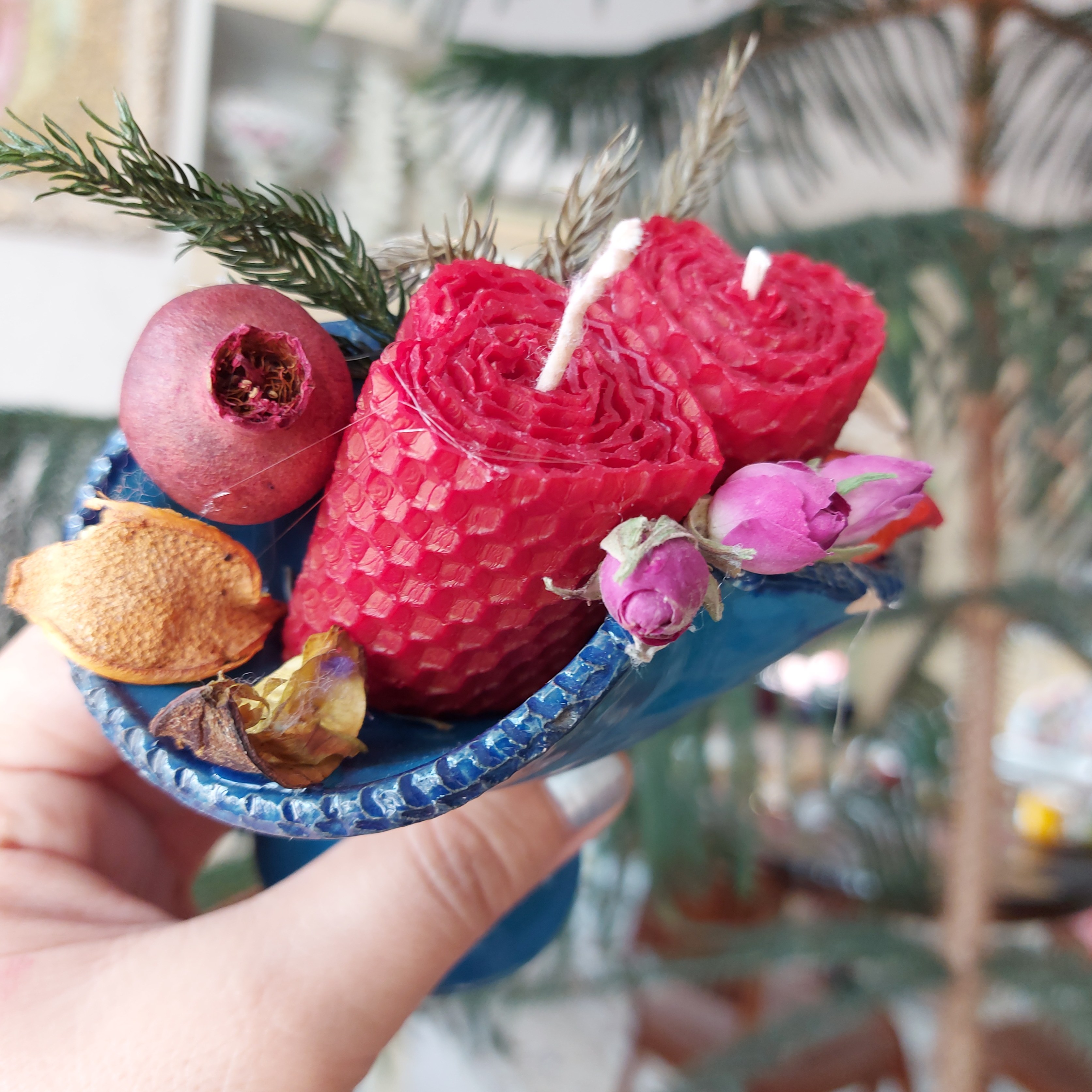 شمع موم عسل قلبی در ظرف سفالی کوچک 1