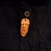 گردنبند سفالی دست ساز خاص و منحصربفرد اسپورت هنری مناسب برای هدیه و هنرمندان 