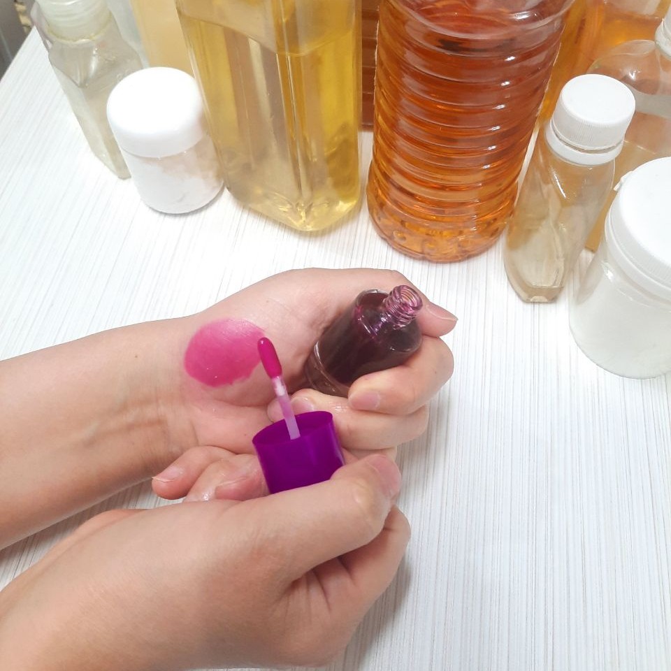 تینت لب (  بعنوان رژ گونه و سایه هم میشه مصرف کرد)