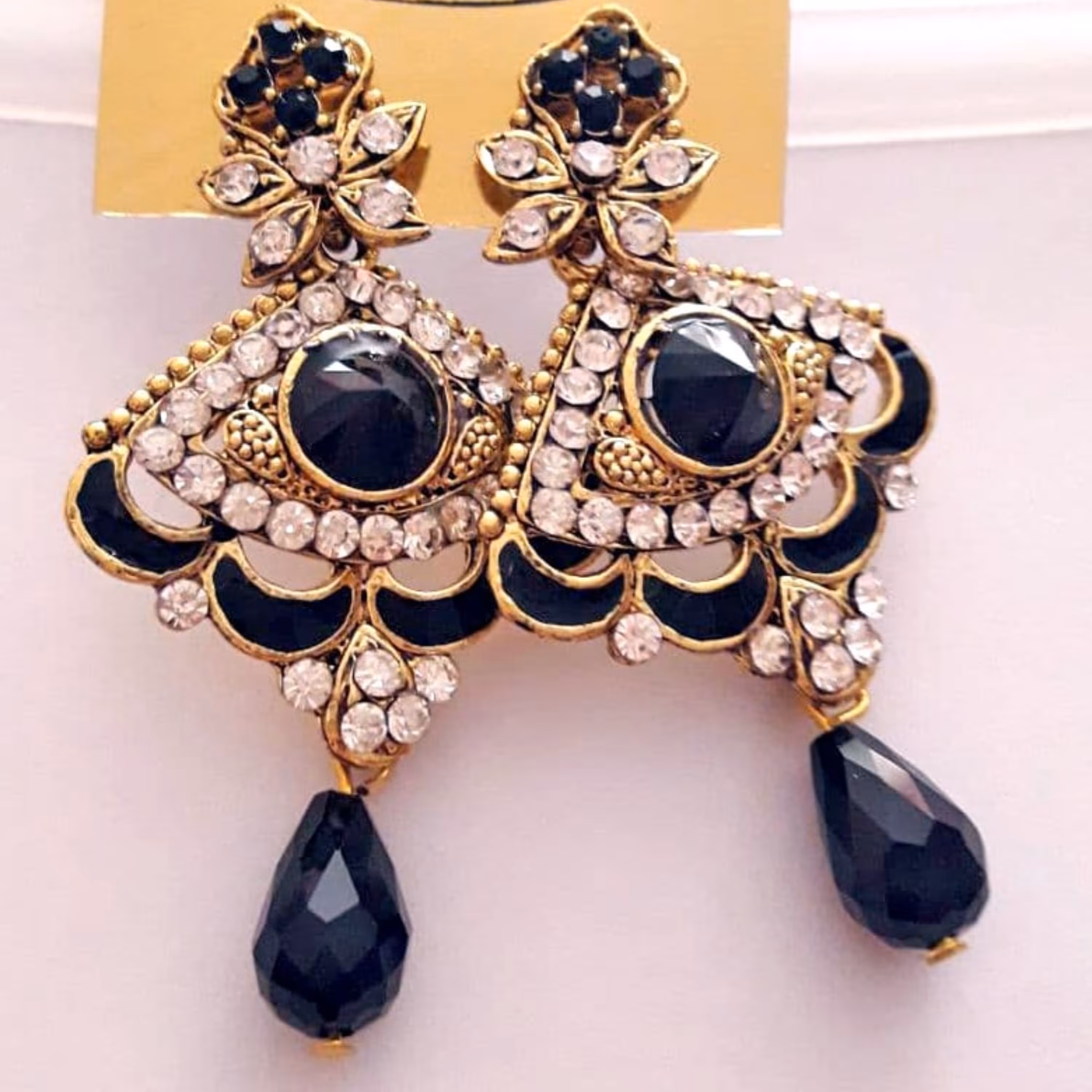 یک جفت گوشواره هندی نگین دار - مشکی - طرح 4
