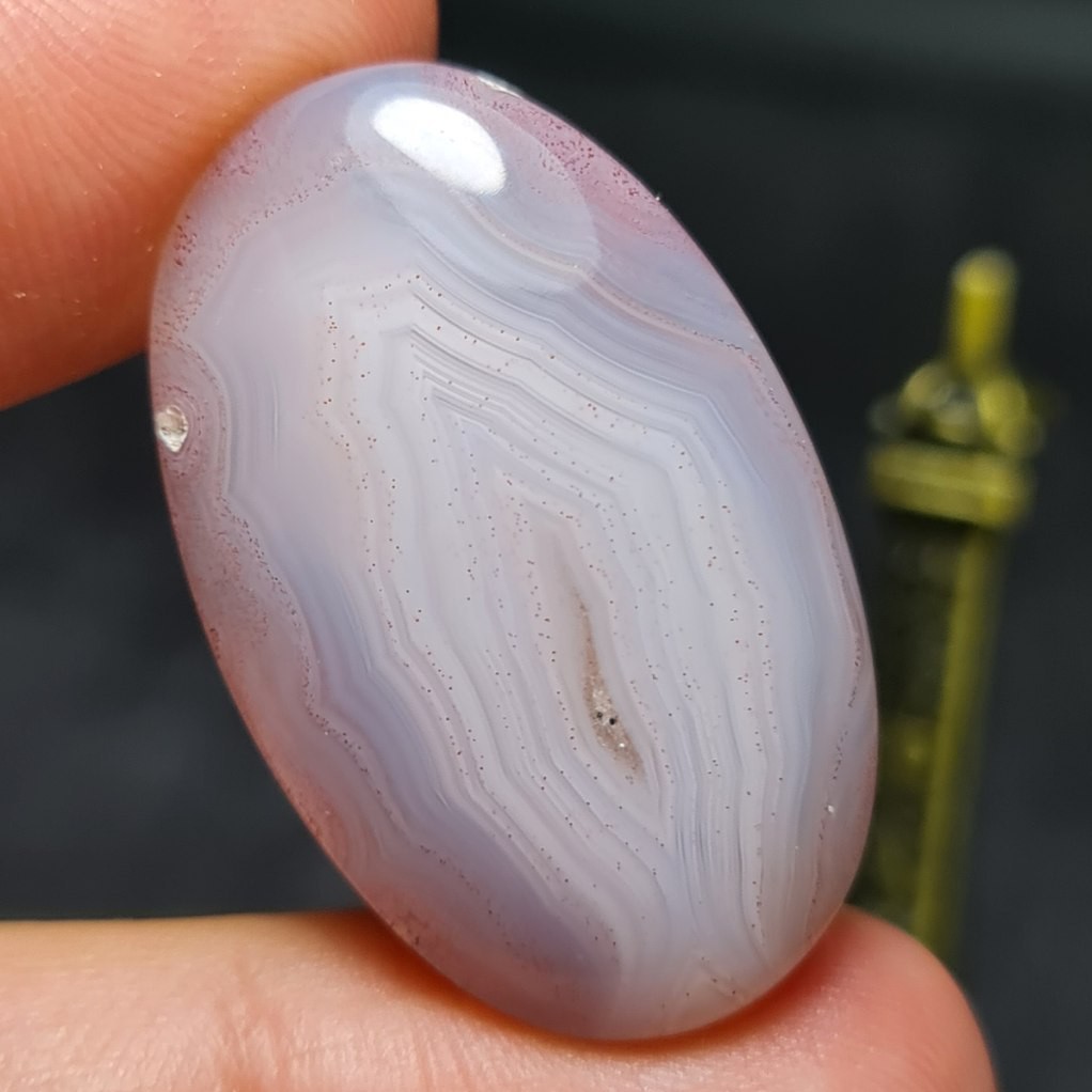  نگین درشت فوق العاده زیبای سنگ صد درصد طبیعی عقیق سلیمانی خونی خراسانی اصل معدنی
کد  27063