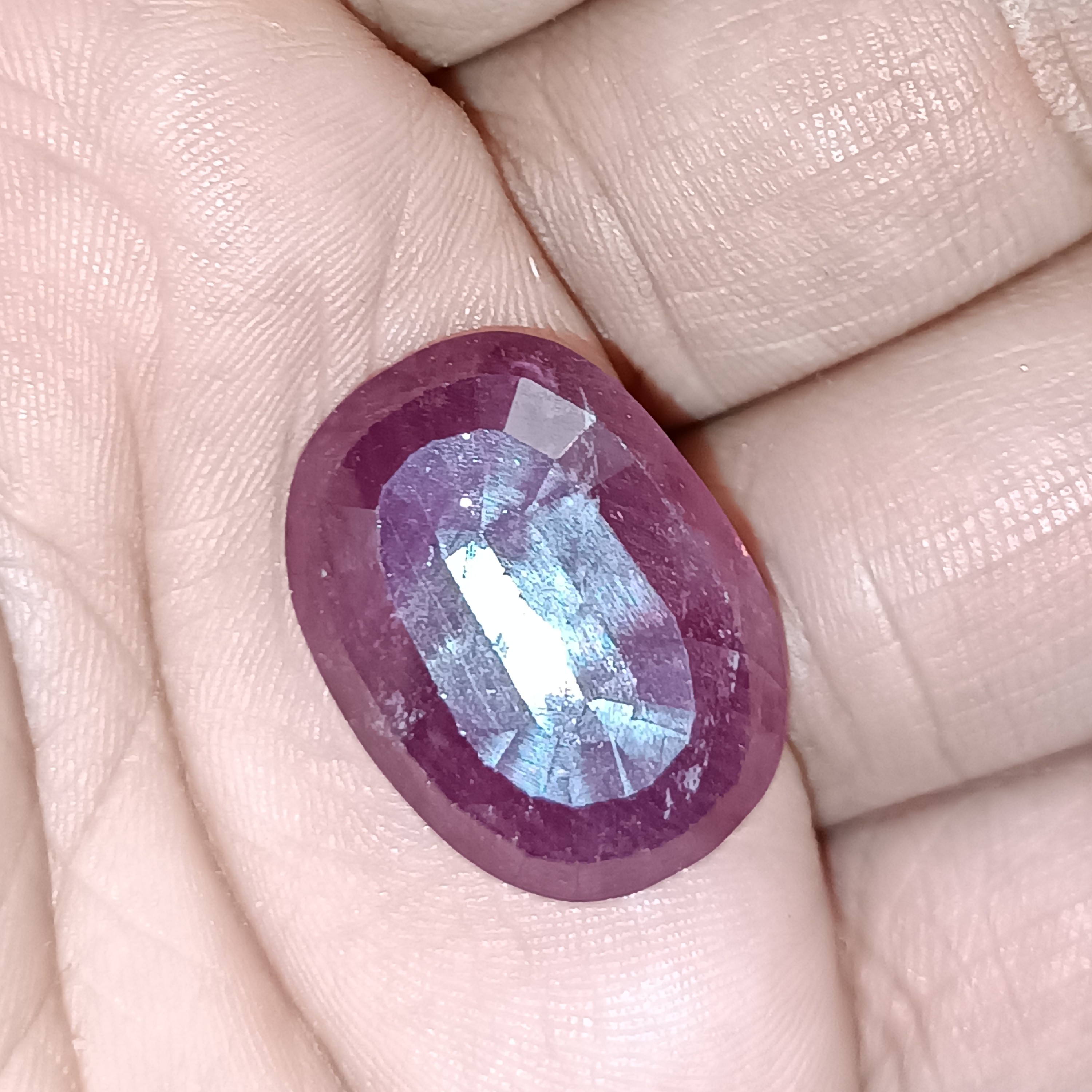 نگین بزرگ یاقوت شفاف درشت معدنی...اگر کسی شناسنامه خواست براش هزینه شناسنامه و کرایه هاش اضافه میشه بهش