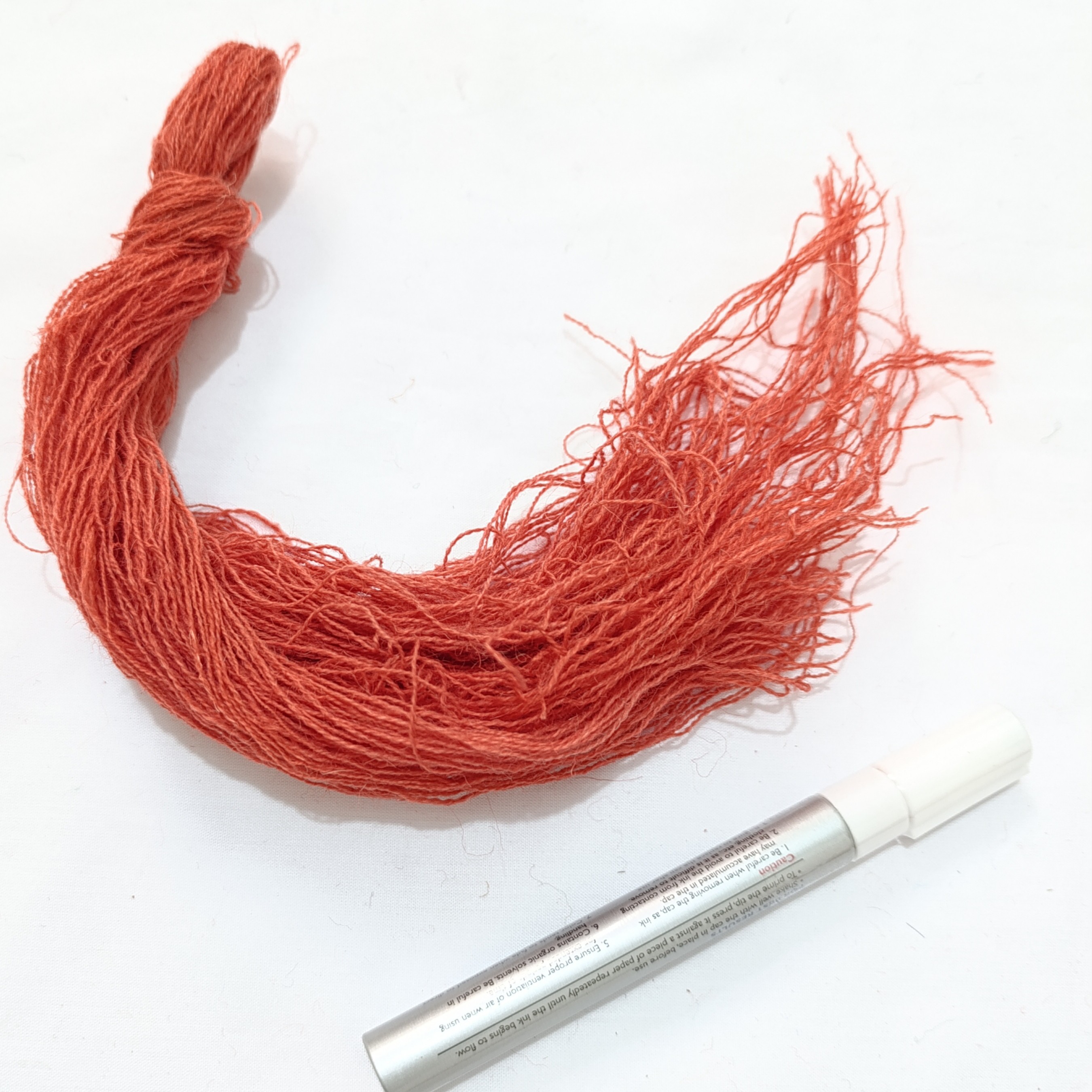 نخ پته دوزی قرمز روشن 10 گرم از طیف سنتی گیاهی 