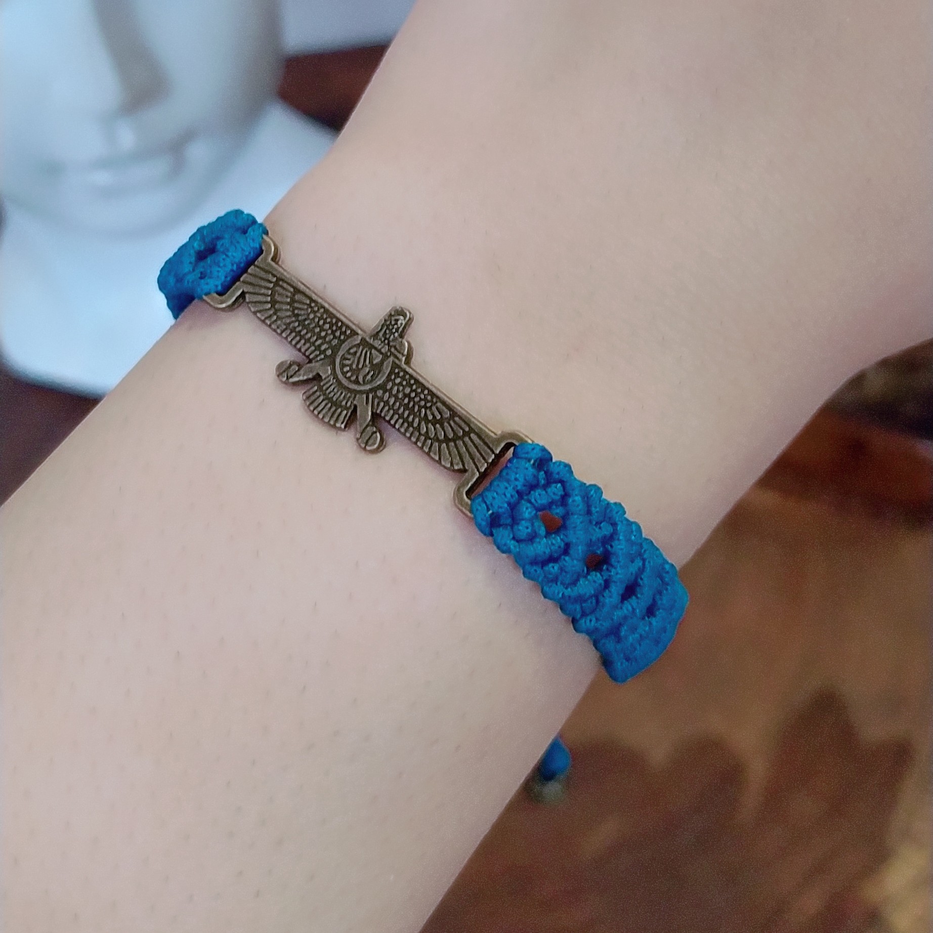 دستبند اسپرت نخی آبی با پلاک فروهر قابلیت تنظیم سایز