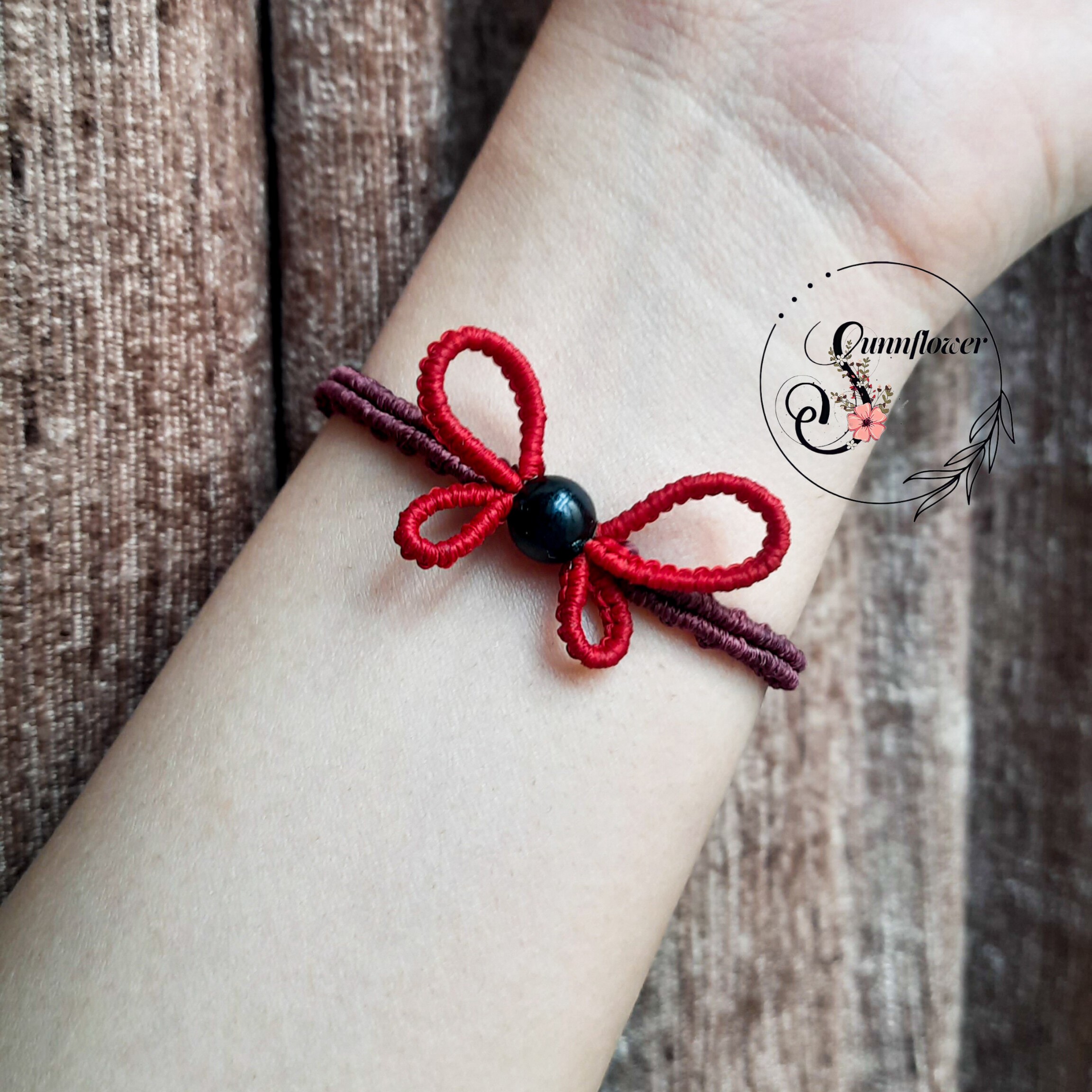 دستبند پاپیونی مخصوص شیک پسندا ظریفو زیبا جنس نخ موم زده گره کشویی رنگ بسته به سلیقه شما