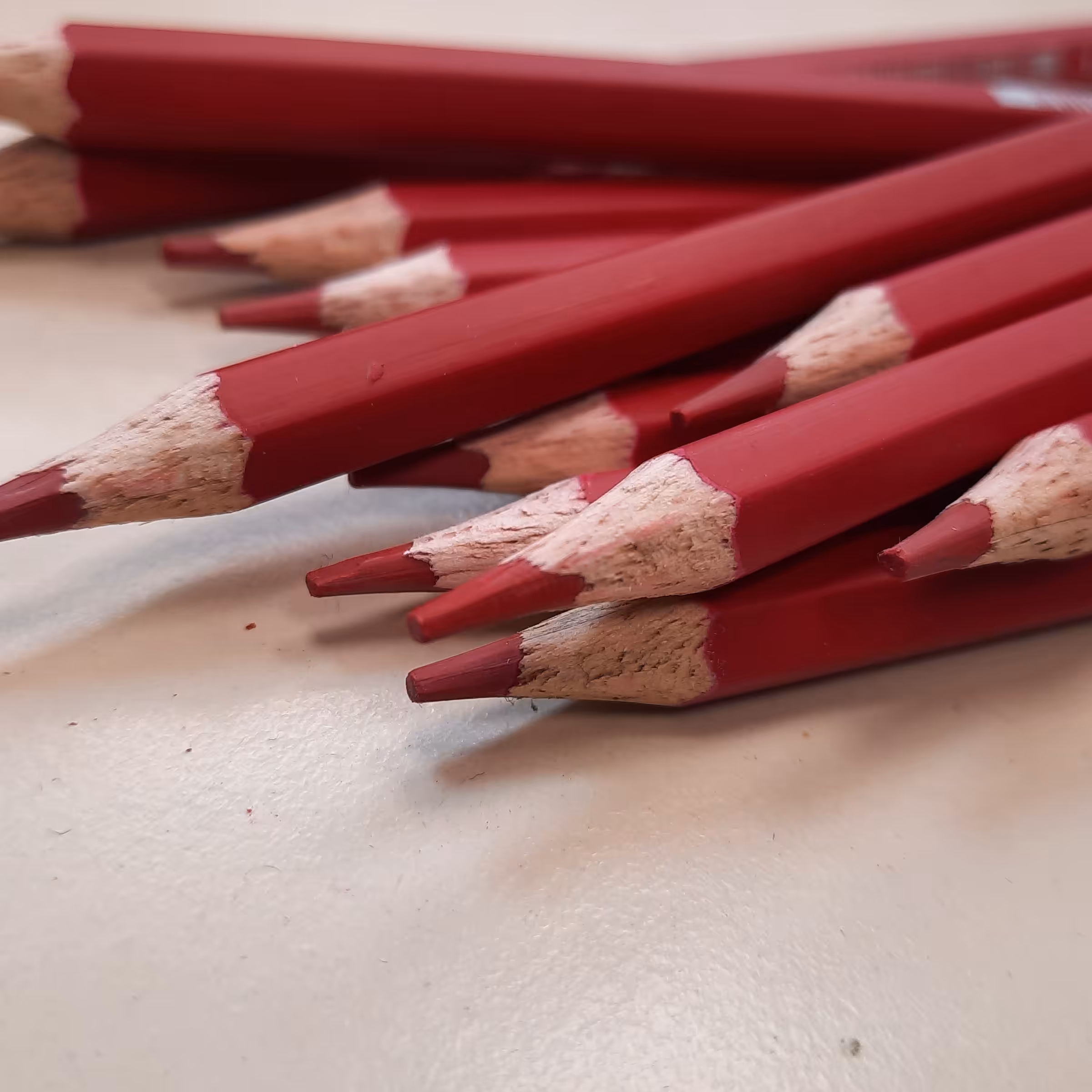 مداد قرمز (گلی)  برند ووک