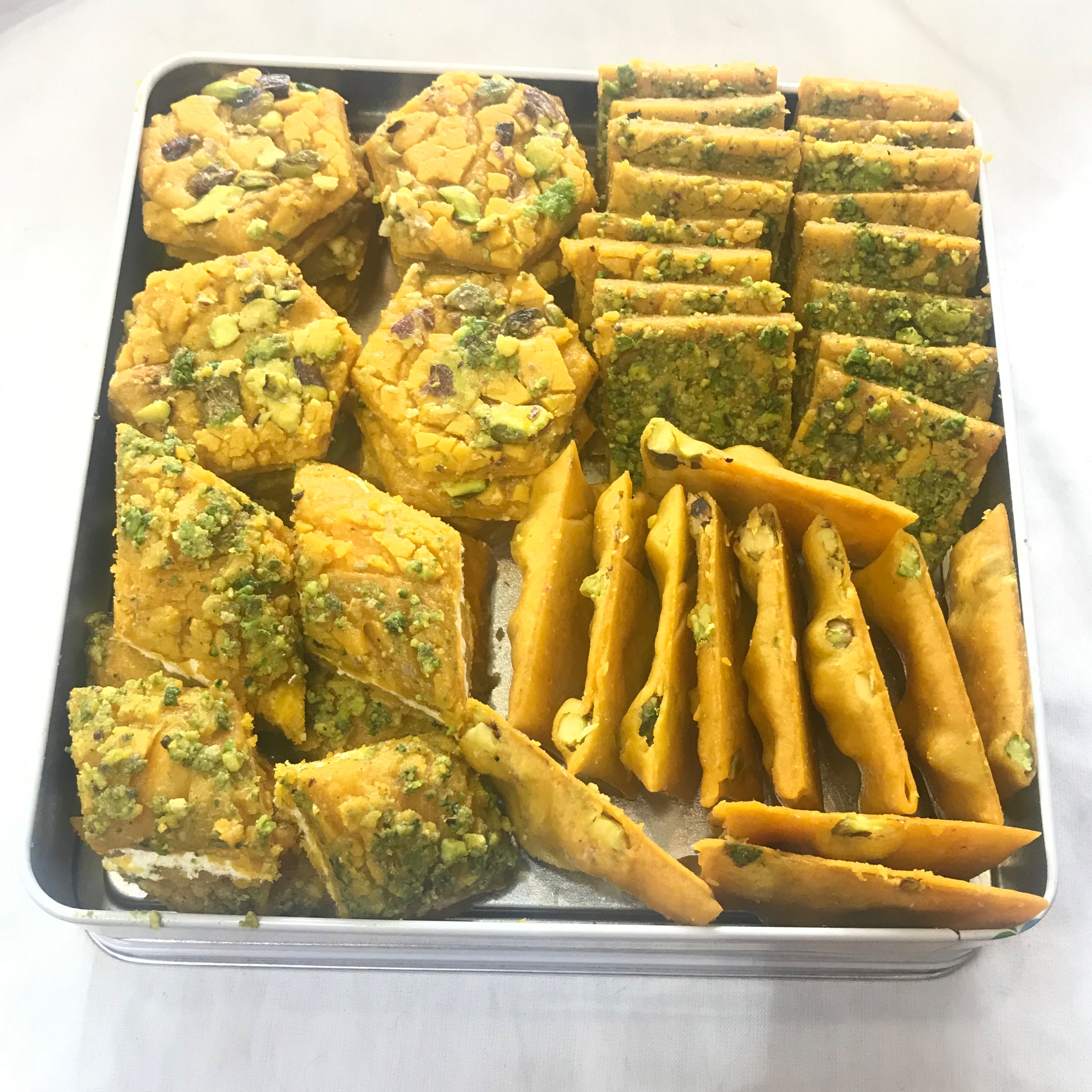 سوهان کره ای با پسته (کادویی)