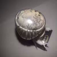 انگشتر  شجر بادرختان زیبا و برگهای تمام سوزنی با رکاب دست ساز و مهر سازنده