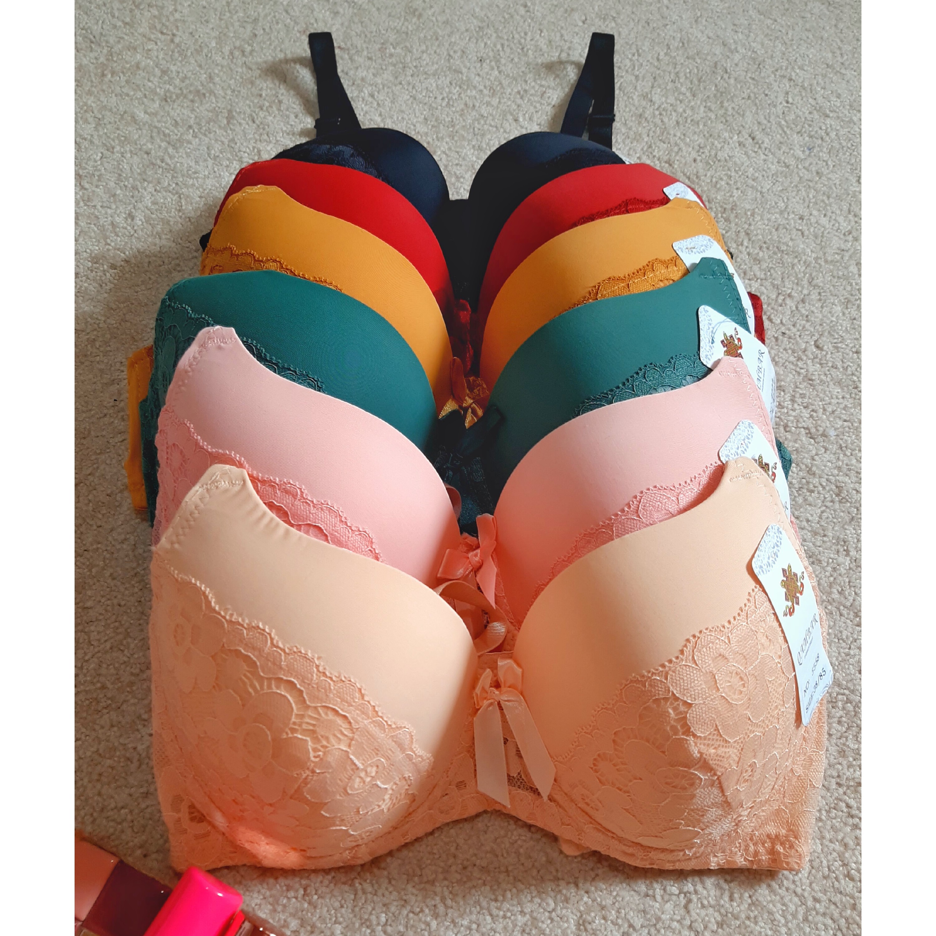 سوتین اسفنجی گیپور کاپ C، قالب بزرگ با لایه اسفنج نازک فنردار،در6 رنگ شاد و جذاب