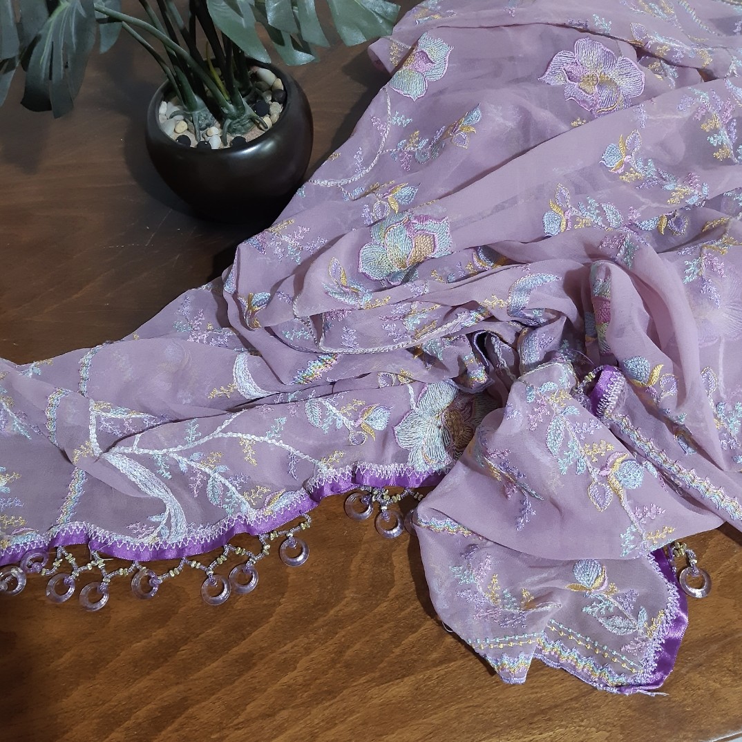 پارچه حریر گلدوزی یا شال سنتی کارشده