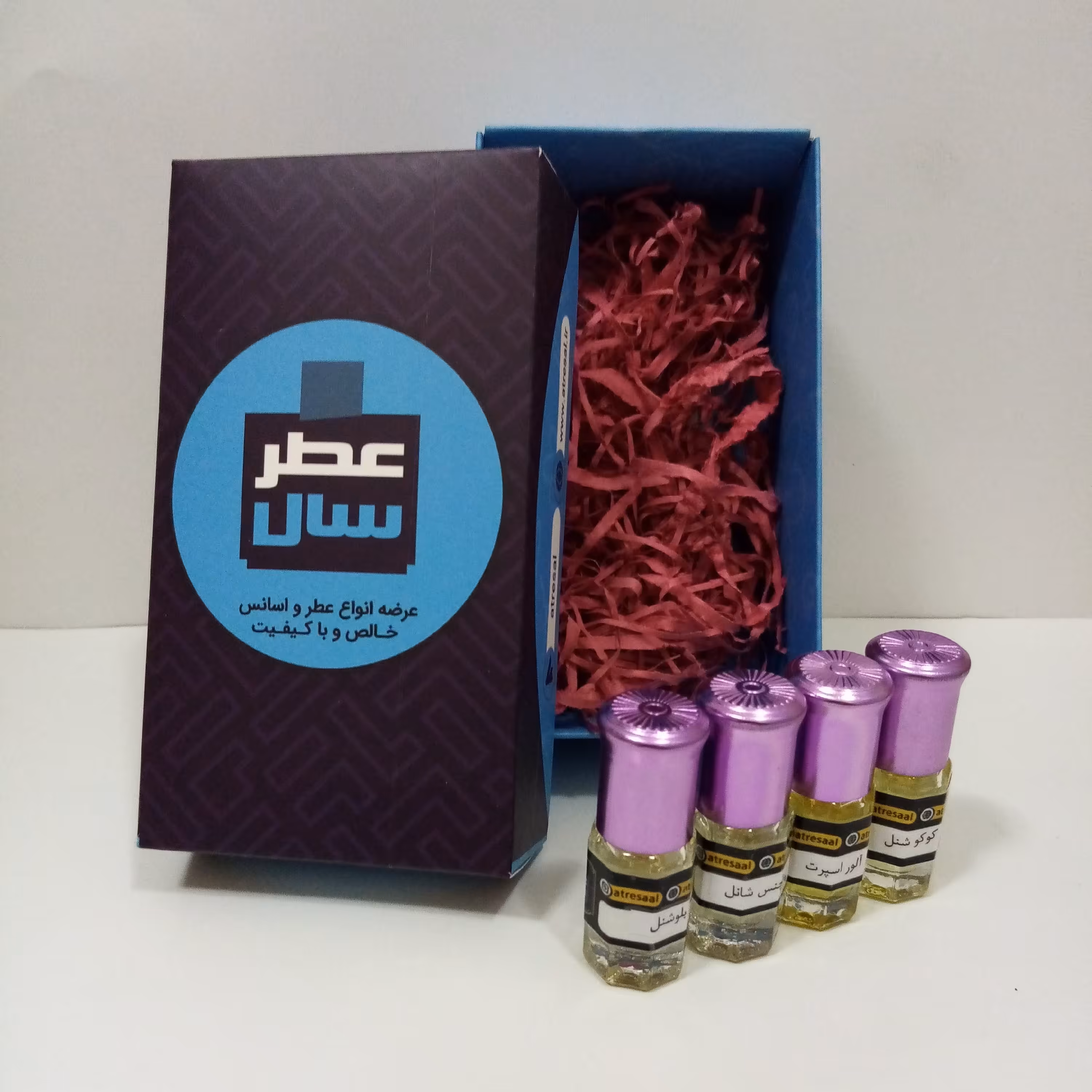 عطرهای برند ایوسن لورن (تعداد 4 عطر و اسانس پرطرفدار برند ایوسن لورن) هر عطر 2 گرم در شیشه 3 گرمی