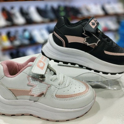 کفش ورزشی دخترانه و پسرانه اسپرت بچه گانه برگی