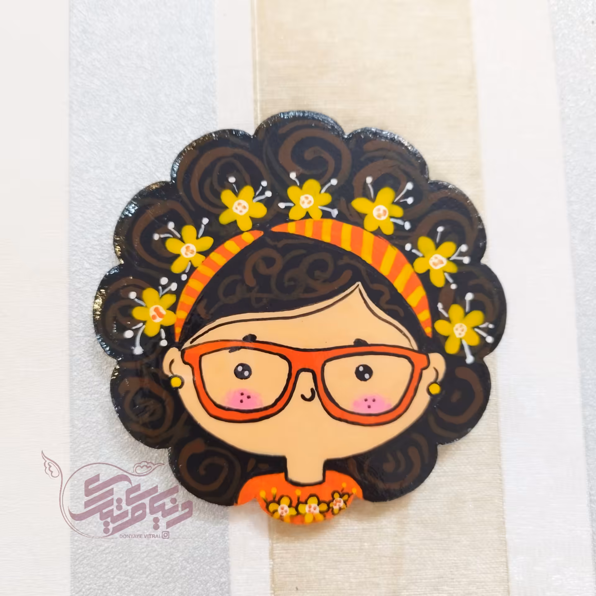 آینه جیبی چوبی، آینه کیفی، آینه نقاشی شده، هدیه دخترانه، کادو، تولد