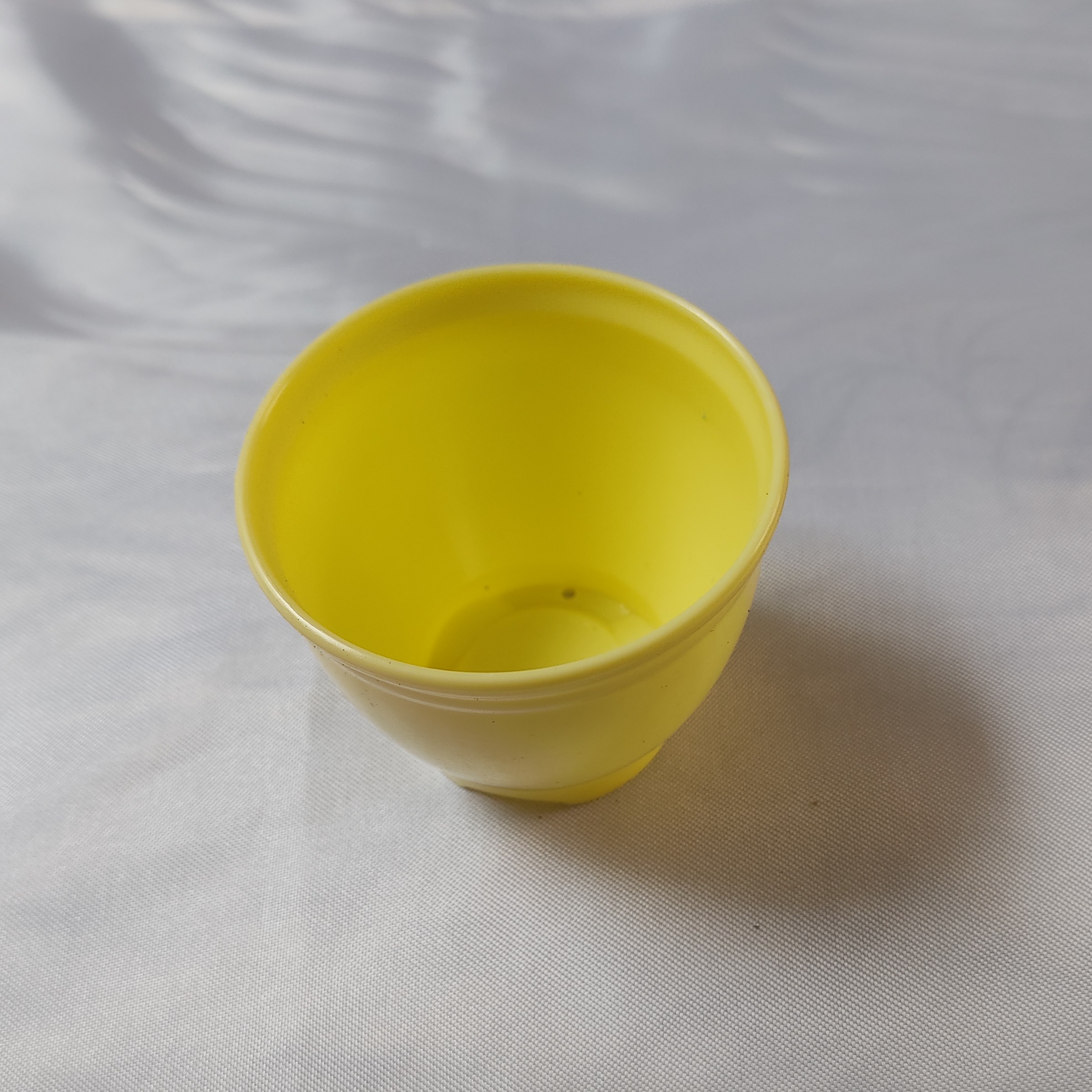 گلدان پلاستیکی مدل کلاسیک سایز 6 رنگ شیری