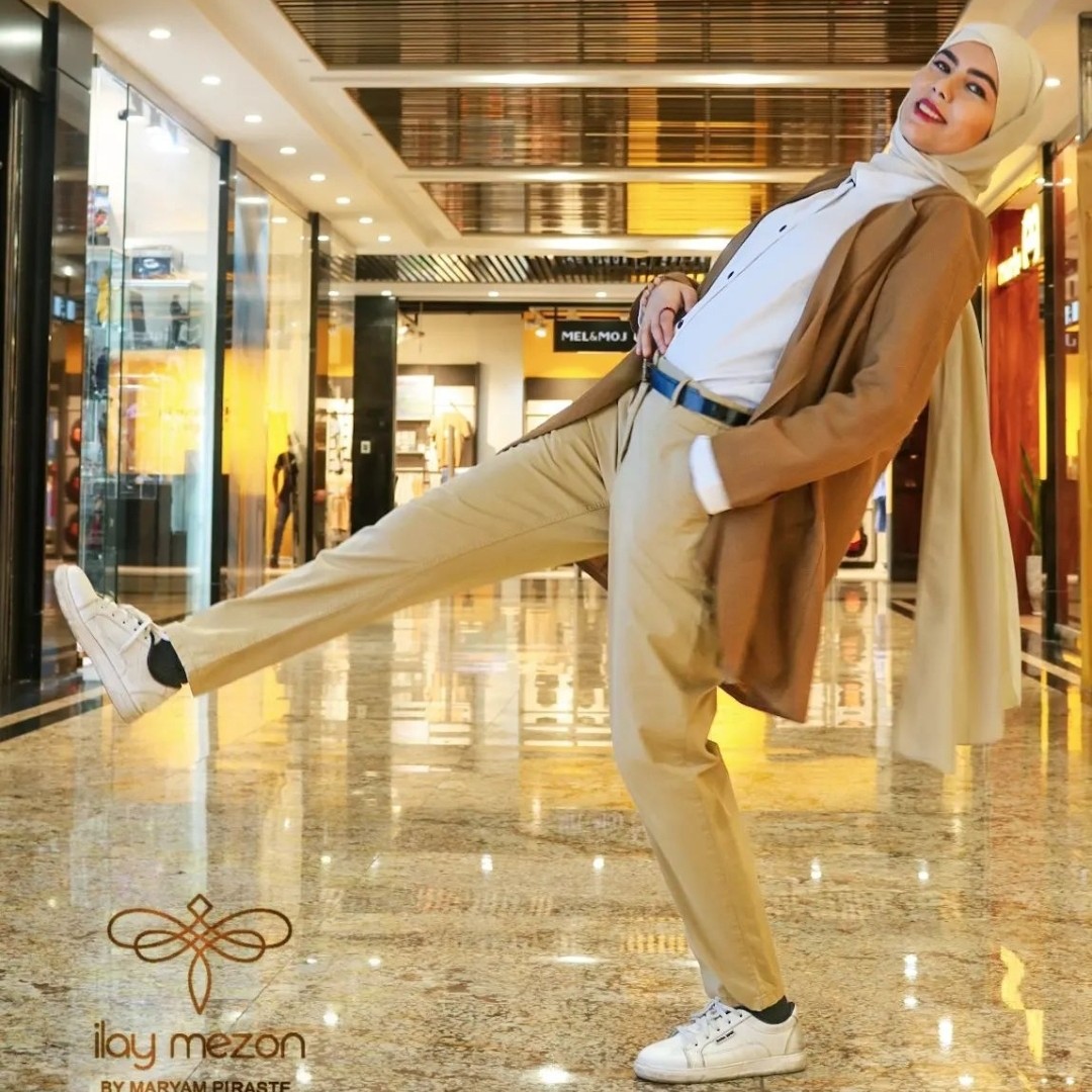 کت و شلوار  .  کت از جنس کرپ و شلوار از جنس کتان بسیار شیک و خاص