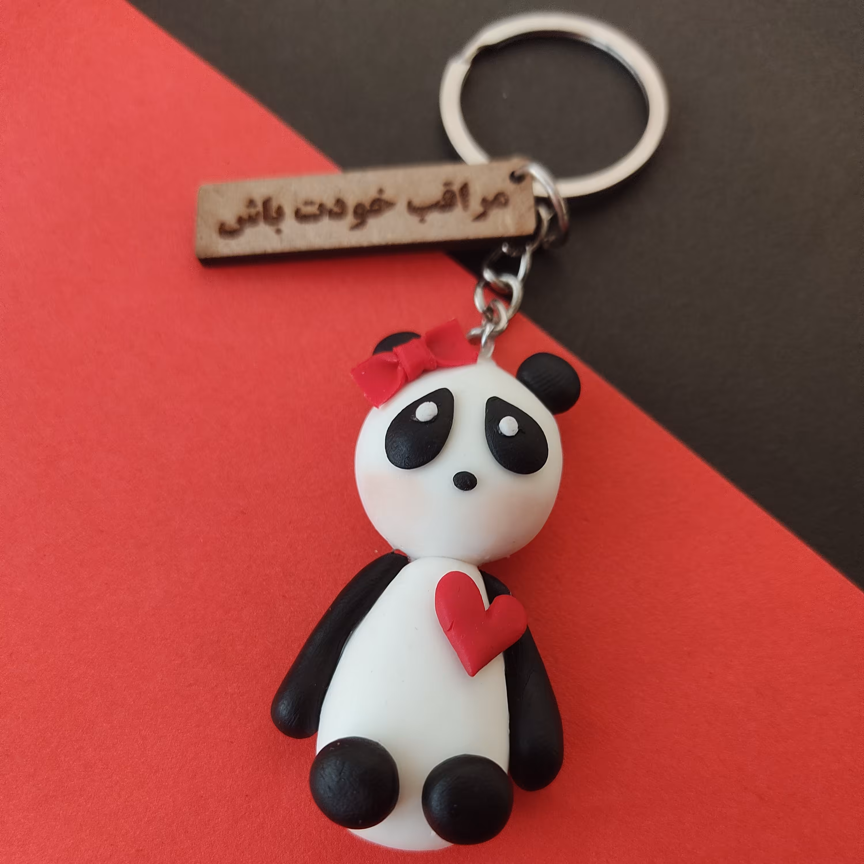 جاکلیدی دستساز شکل پاندا ساخته شده از خمیر ایتالیایی همراه با تگ چوبی