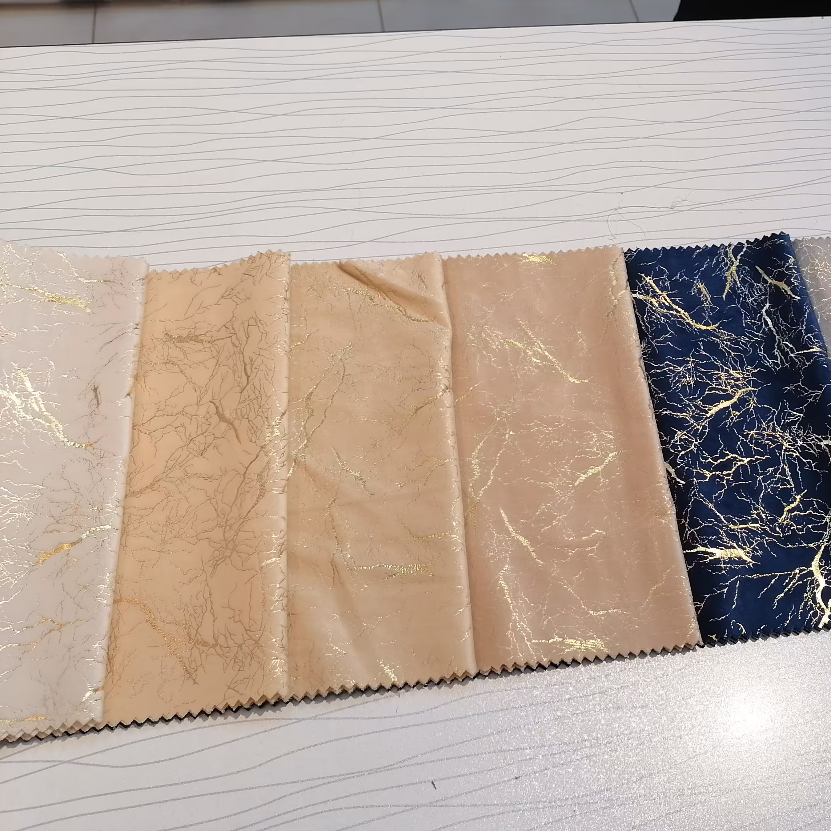 پرده مخمل کالیفرنیا طلاکوب (متری 550000تومان)