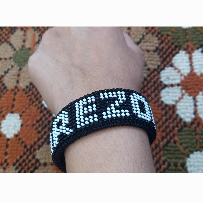دستبند زندانبافت با طرح و رنگ دلخواه