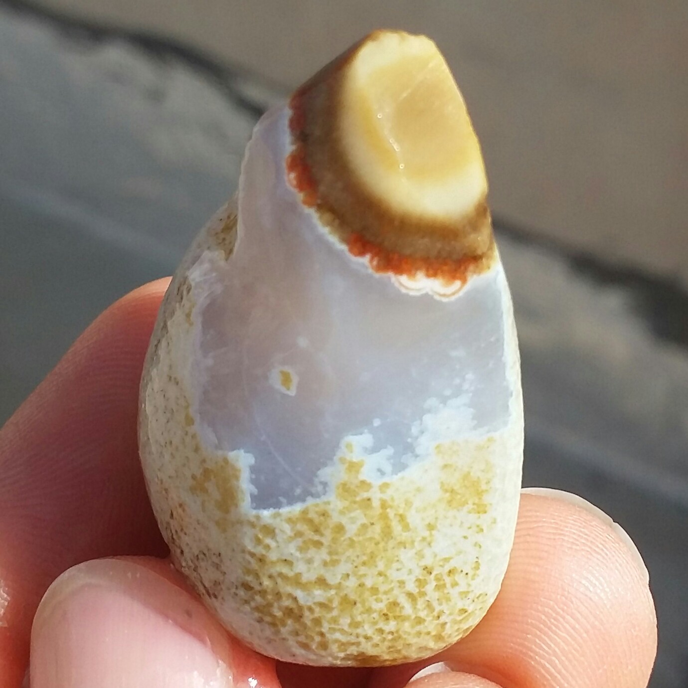 سنگ راف خام  عقیق باباقوری تک چشم مژه ای درشت مصور موکول دار رحمانی بسیااار قوی برش نخورده 100در100 طبیعی
کد 11107