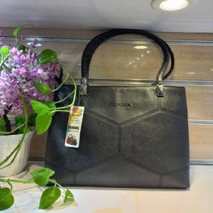 کیف تک رنگ زنانه