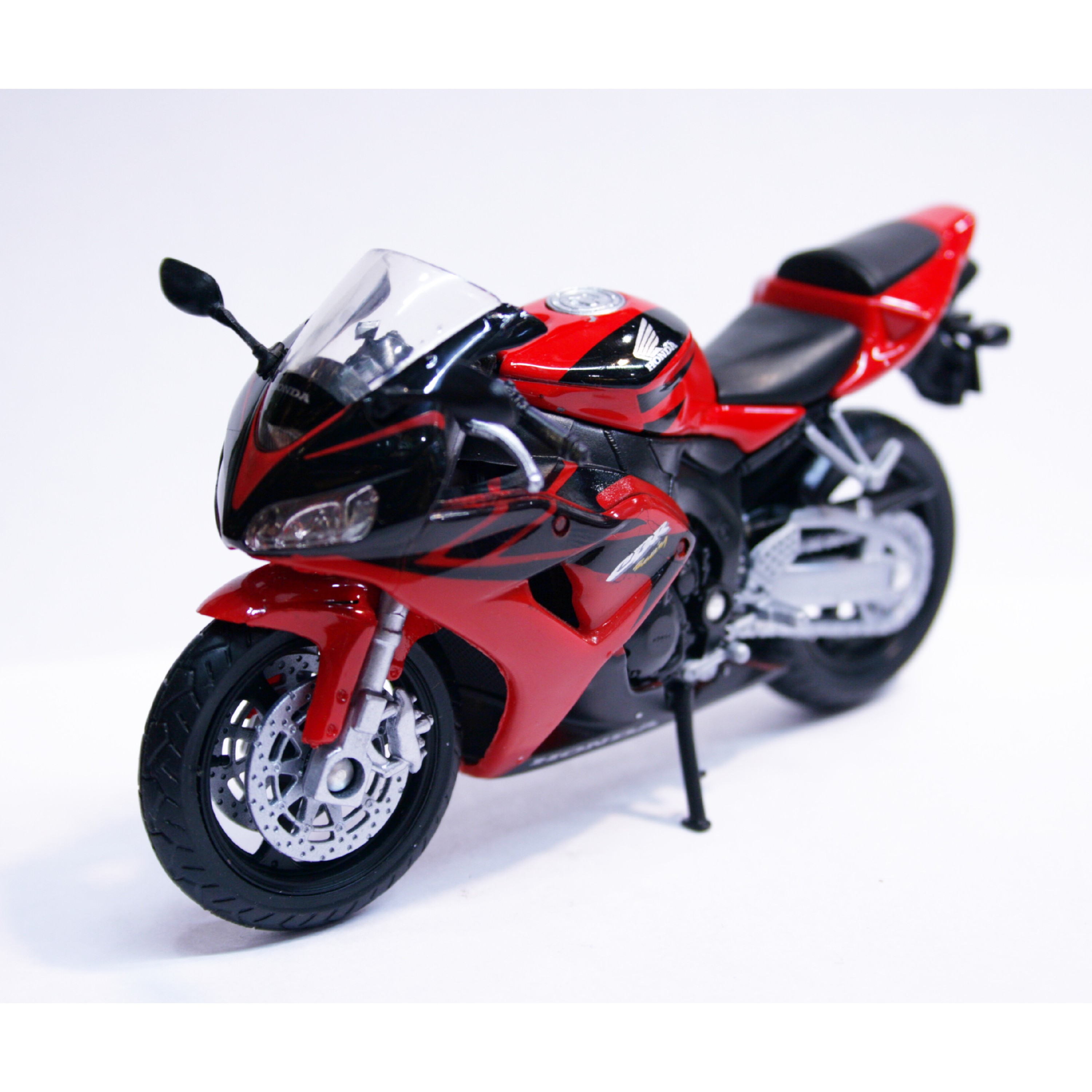 ماکت موتور ویلی مدل هوندا سی بی ار 1000 ار ار Honda motorcycle Japan cbr1000rr به رنگ قرمز ماکت برند ویلی