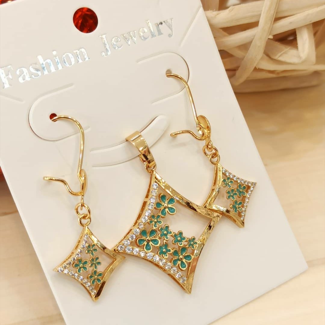 نیم ست ظریف کاری شده رنگ ثابت