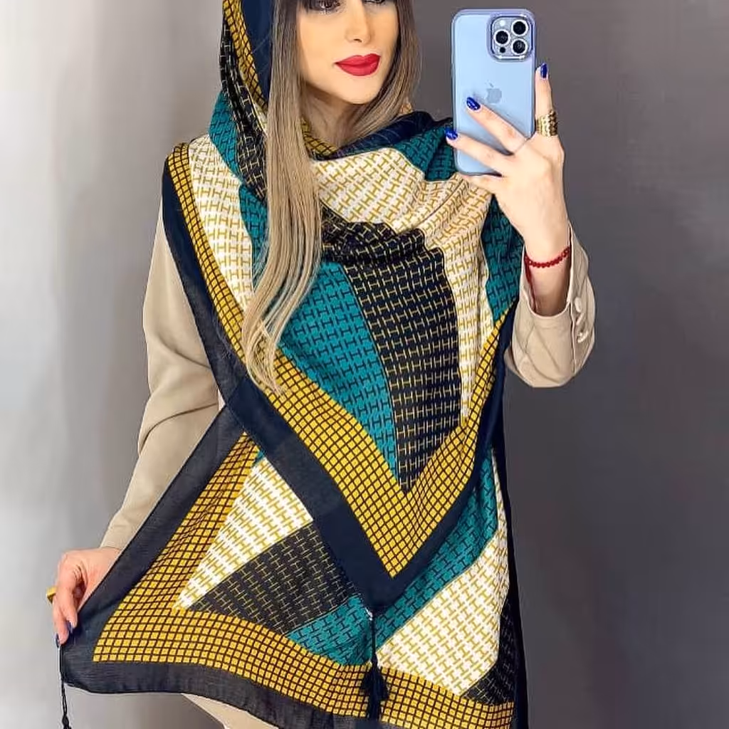 شال سبز برند هرمس دوردوخت و منگوله دار