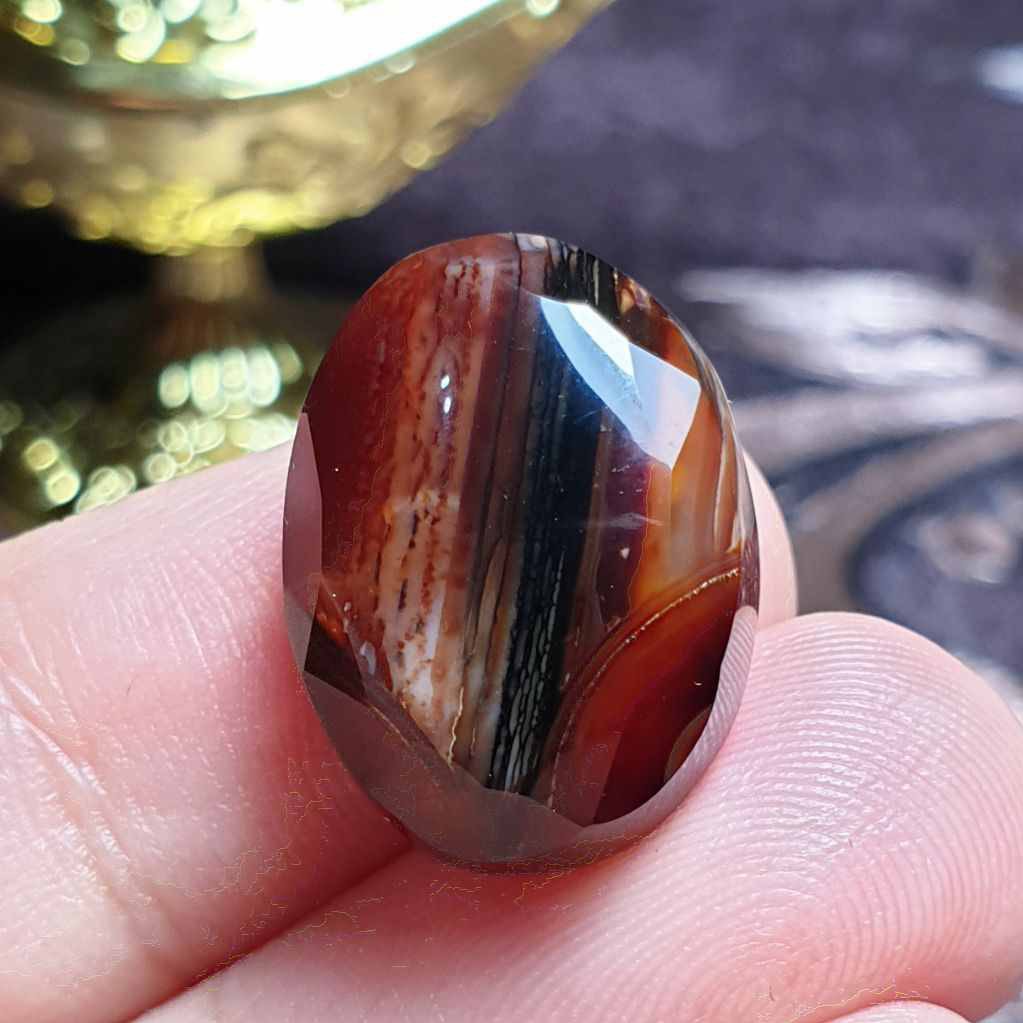  نگین فوق العاده زیبای سنگ عقیق سلیمانی خراسانی اصل معدنی با تراش فست
کد 25942