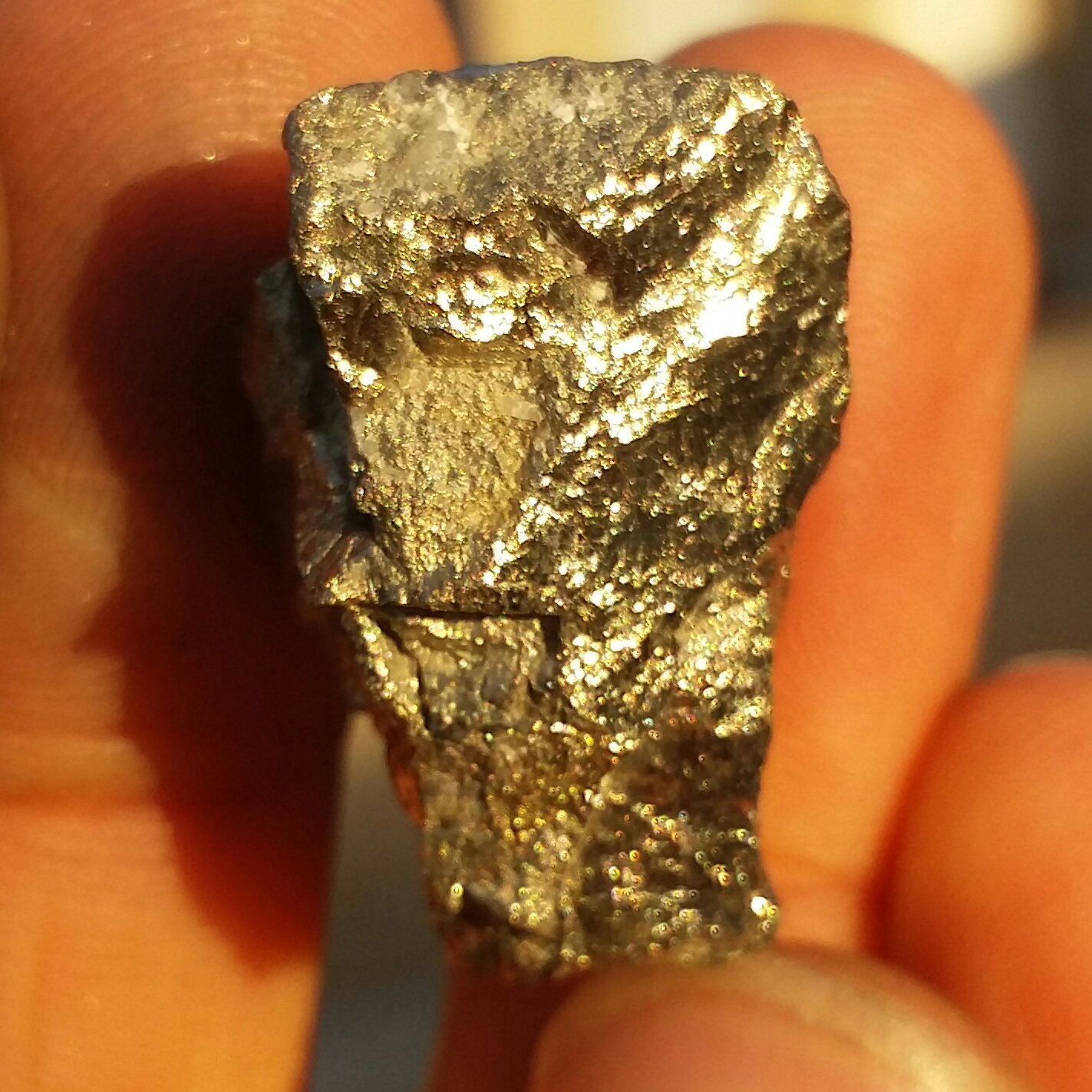 سنگ راف حبه شده پیریت طلایی ملقب به سنگ طلا 100 در 100 طبیعی شاهکار خلقت
بی نظیییییییییییر
کد 8915