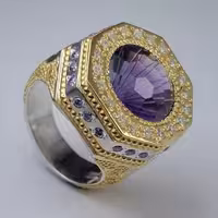 انگشتر آماتیست سلطنتی با رکاب دست ساز سفارشی و مخراجکاری شده با توپاز آبی