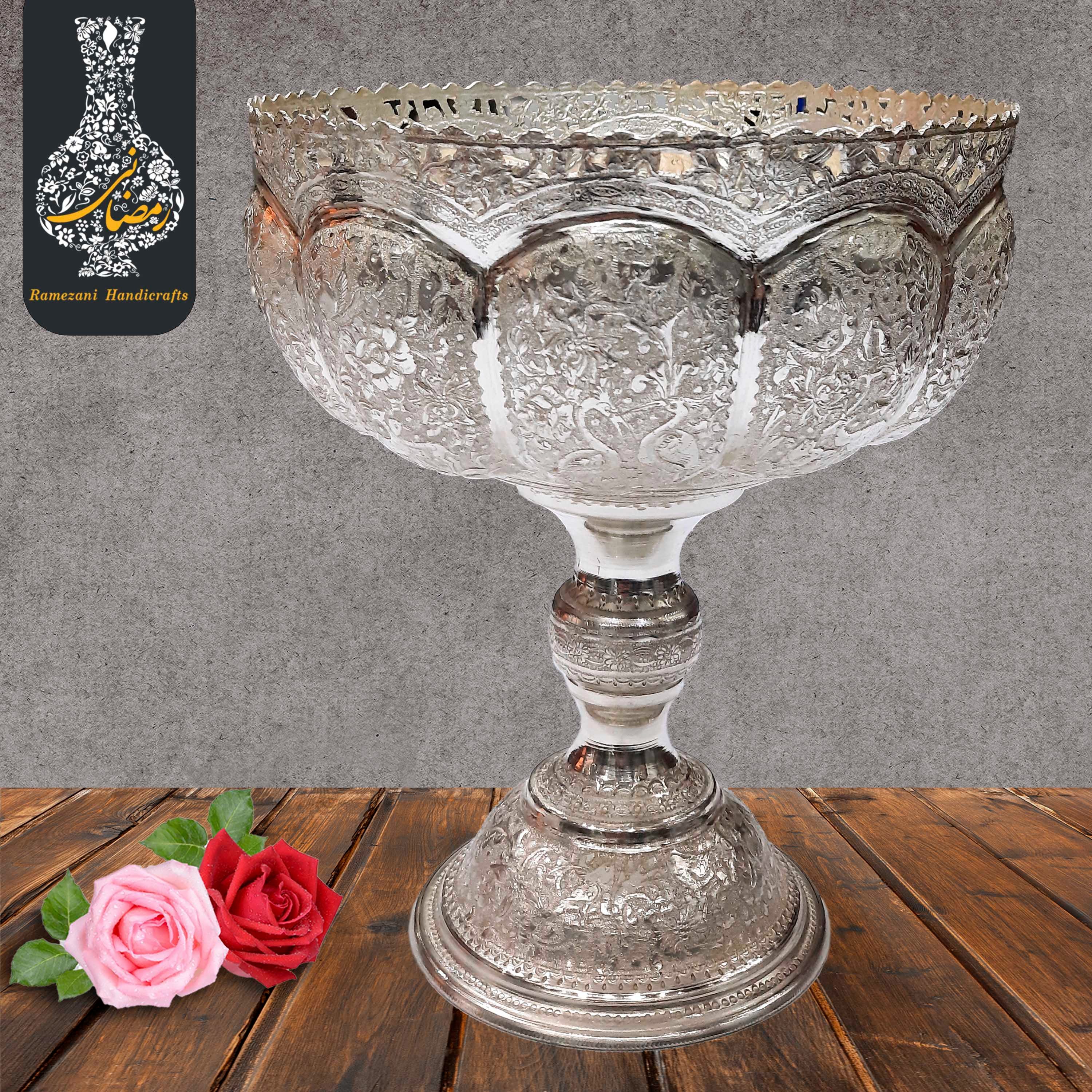 کاسه آجیل خوری شکلات خوری کعب دار ده قل قلمزنی گل و مرغ و آ هو سفید طرح نقره 