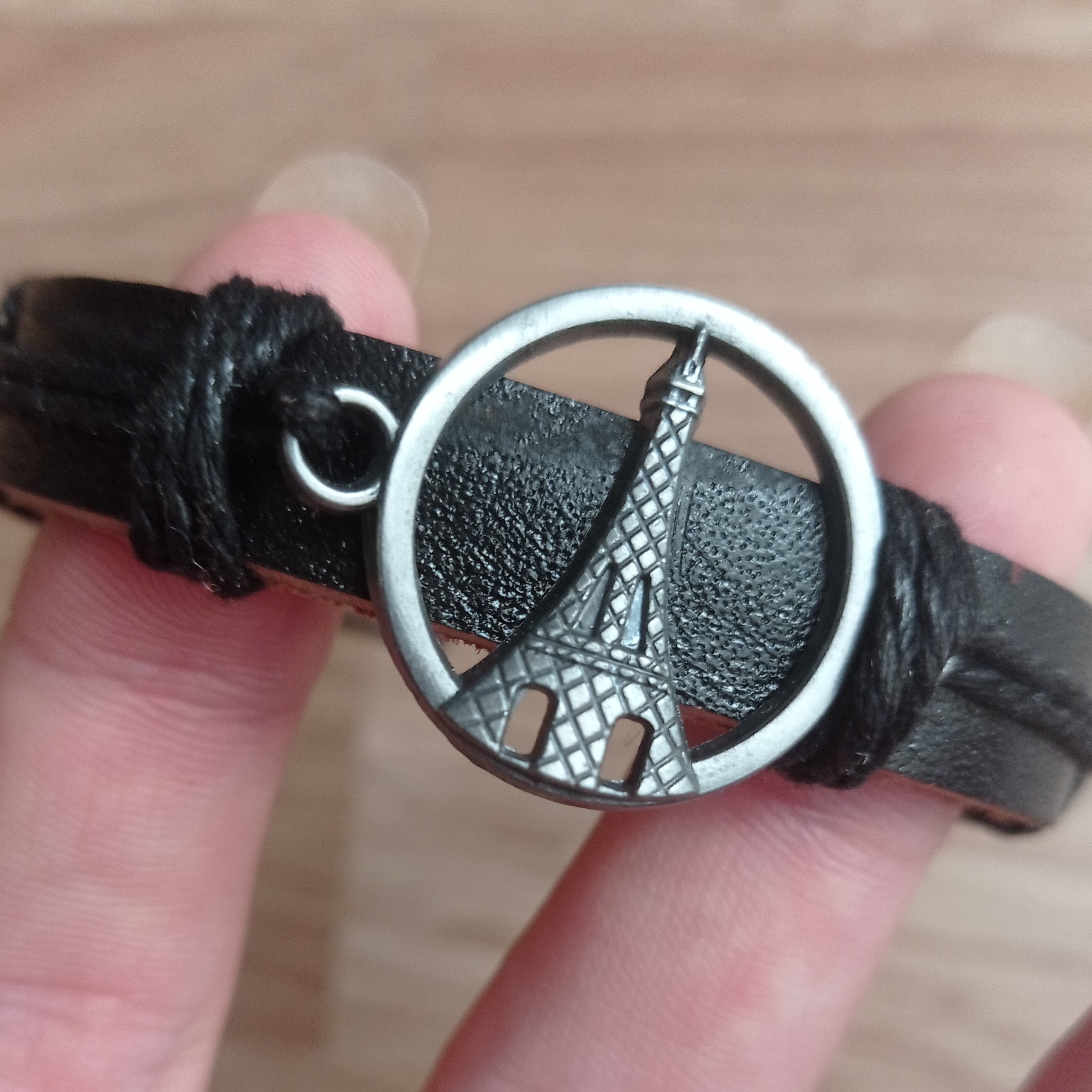 دستبند چرمی طرح برج ایفل در پاریس 