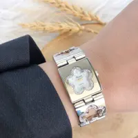 ساعت زنانه و دخترانه طرح اوماکس یند استیل نقره ای گلِ نگین دار