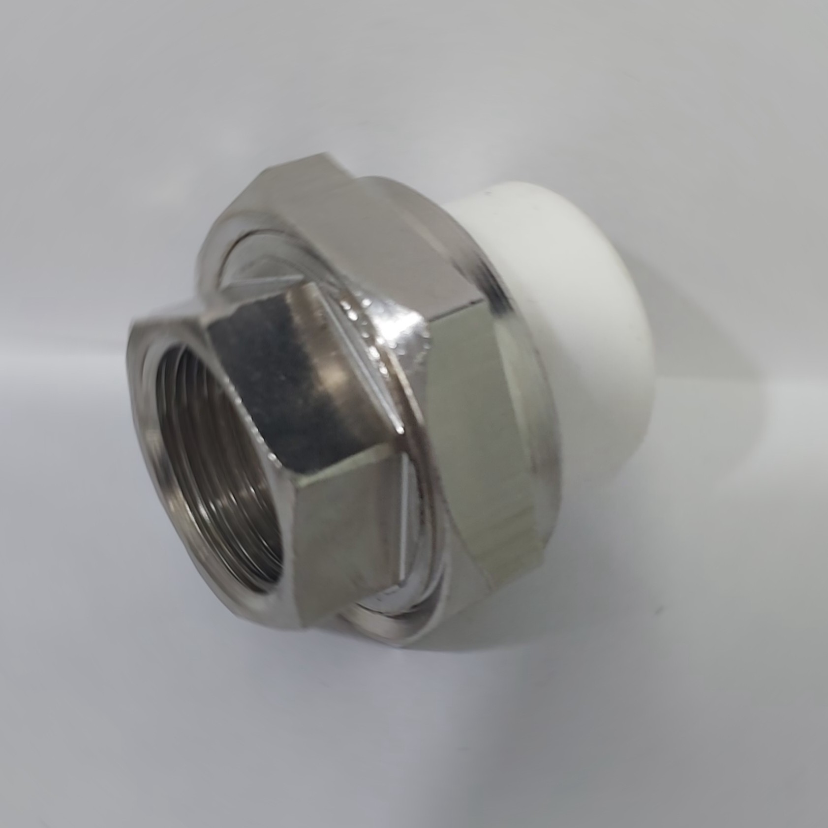 مهره ماسره یکسر جوش سایز   20  بسته 30 عددی رنگ سفید و کرم از جنس پلی پروپیلن و برنجی