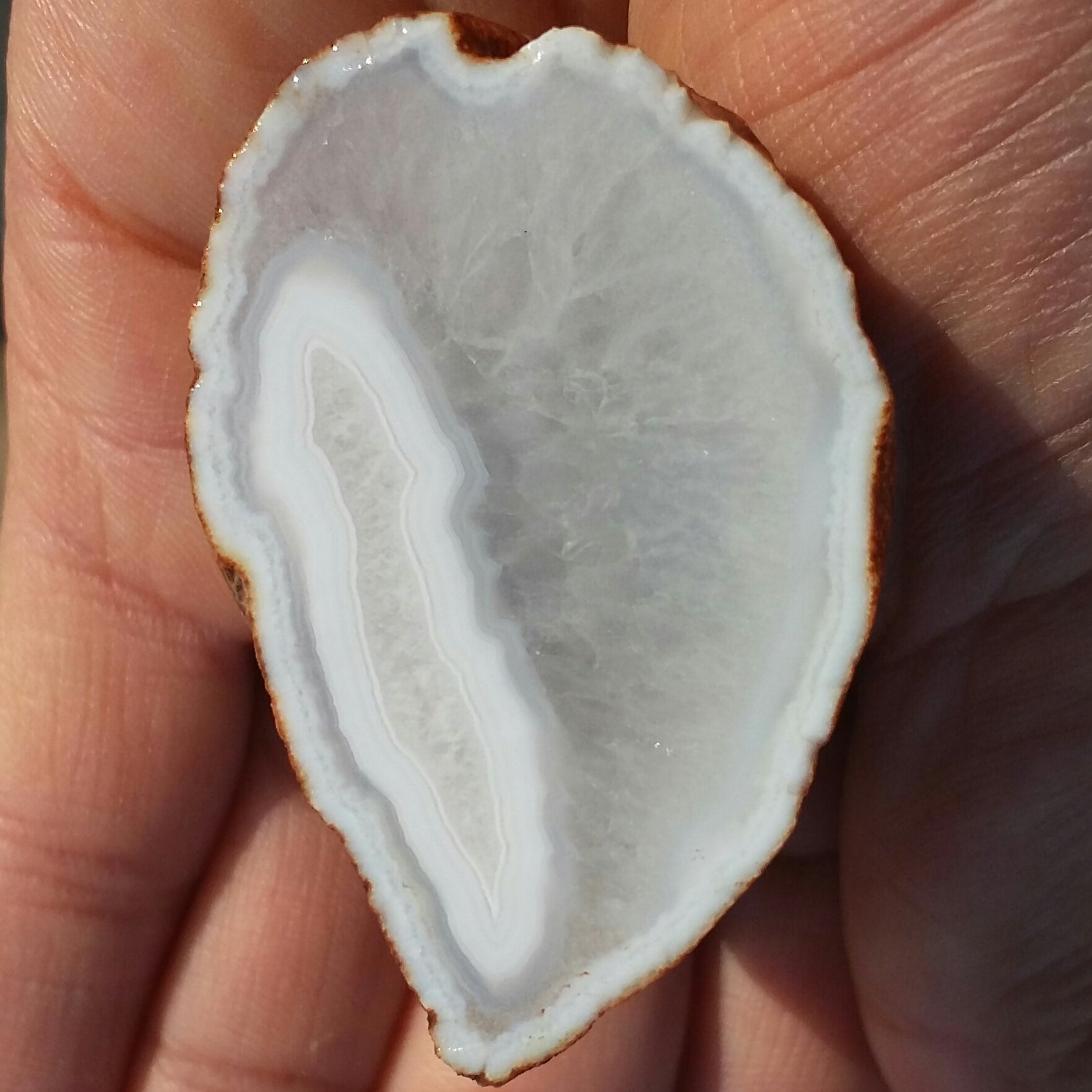 اسلایس سنگ راف عقیق سلیمانی 3بعدی به همراه ژئود شاهکار خلقت دیدنییی کاملا طبیعی
با قابلیت ساخت چند نگین خارق العاده
