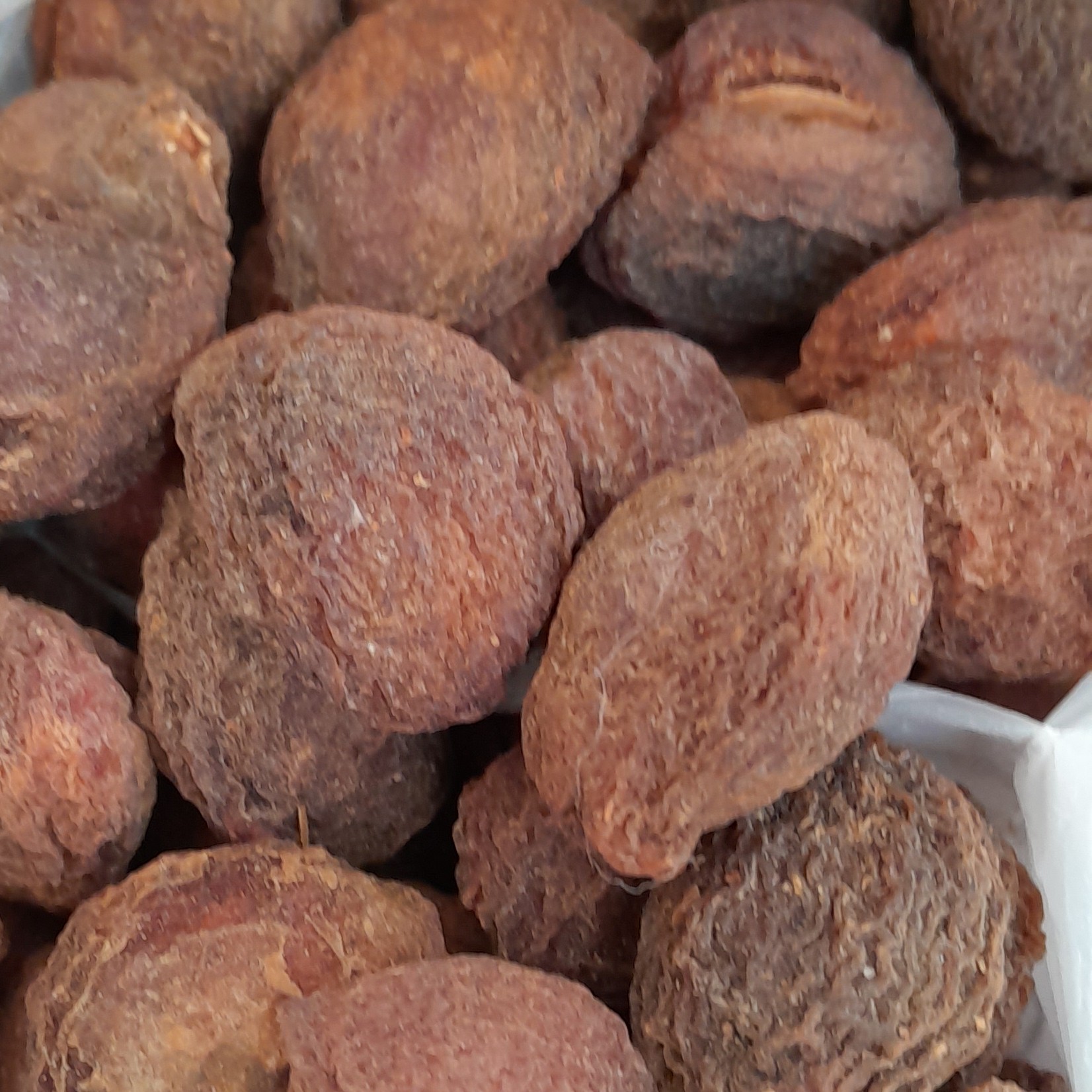 زردآلوی خشک با هسته