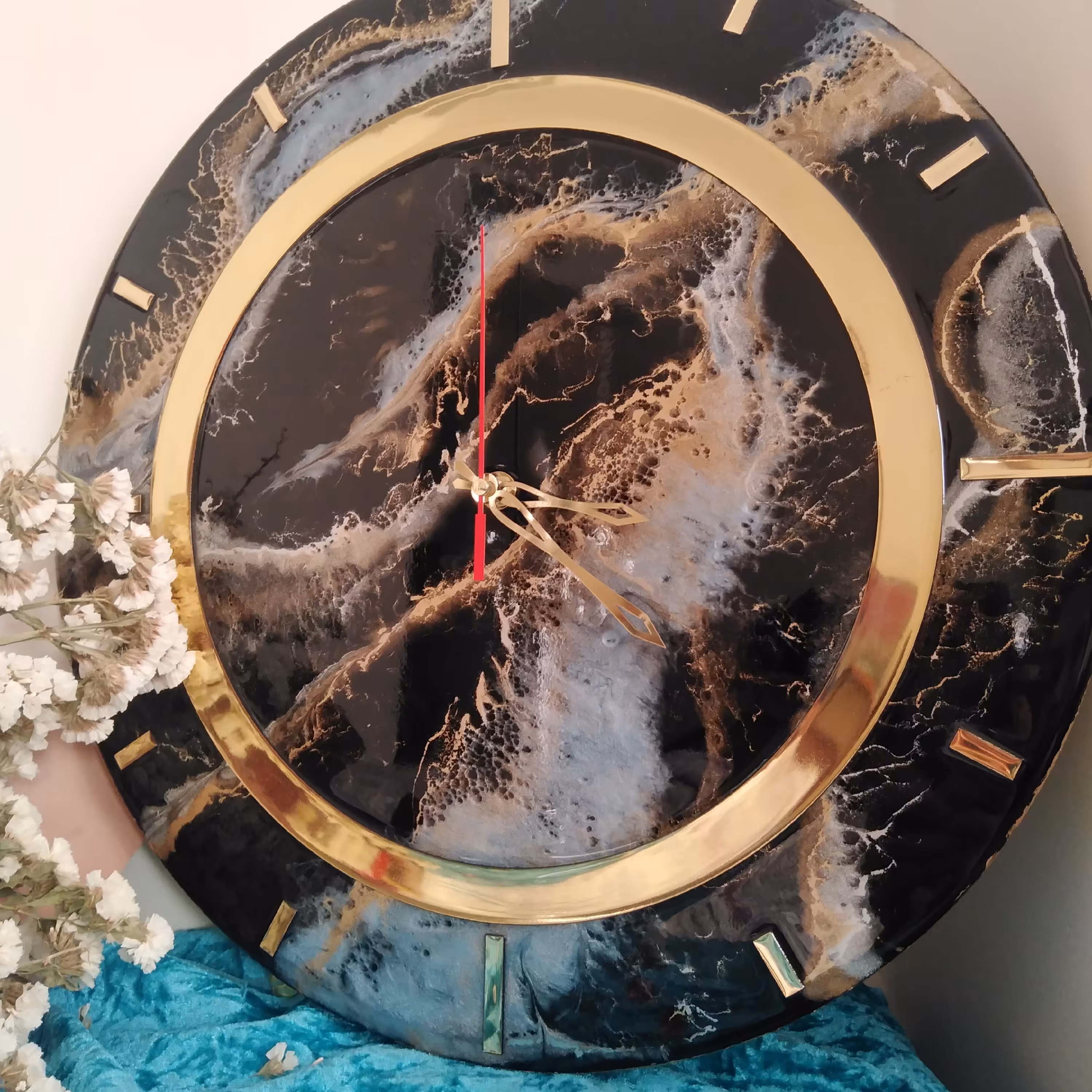  ساعت  رزینی قطر 40  زمینه مشکی و طلایی  ام دی اف 16 میل و کار شده با دولایه رزین