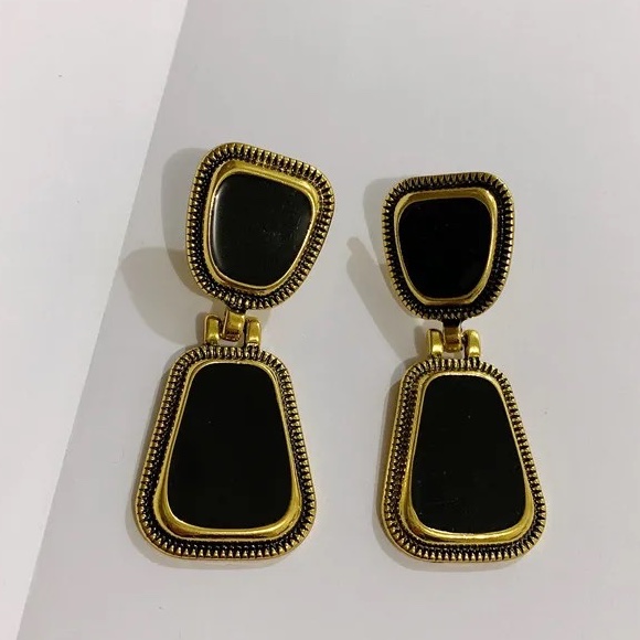 گوشواره کلاسیک زیبا و خاص و با کیفیت محصول شرکت کره