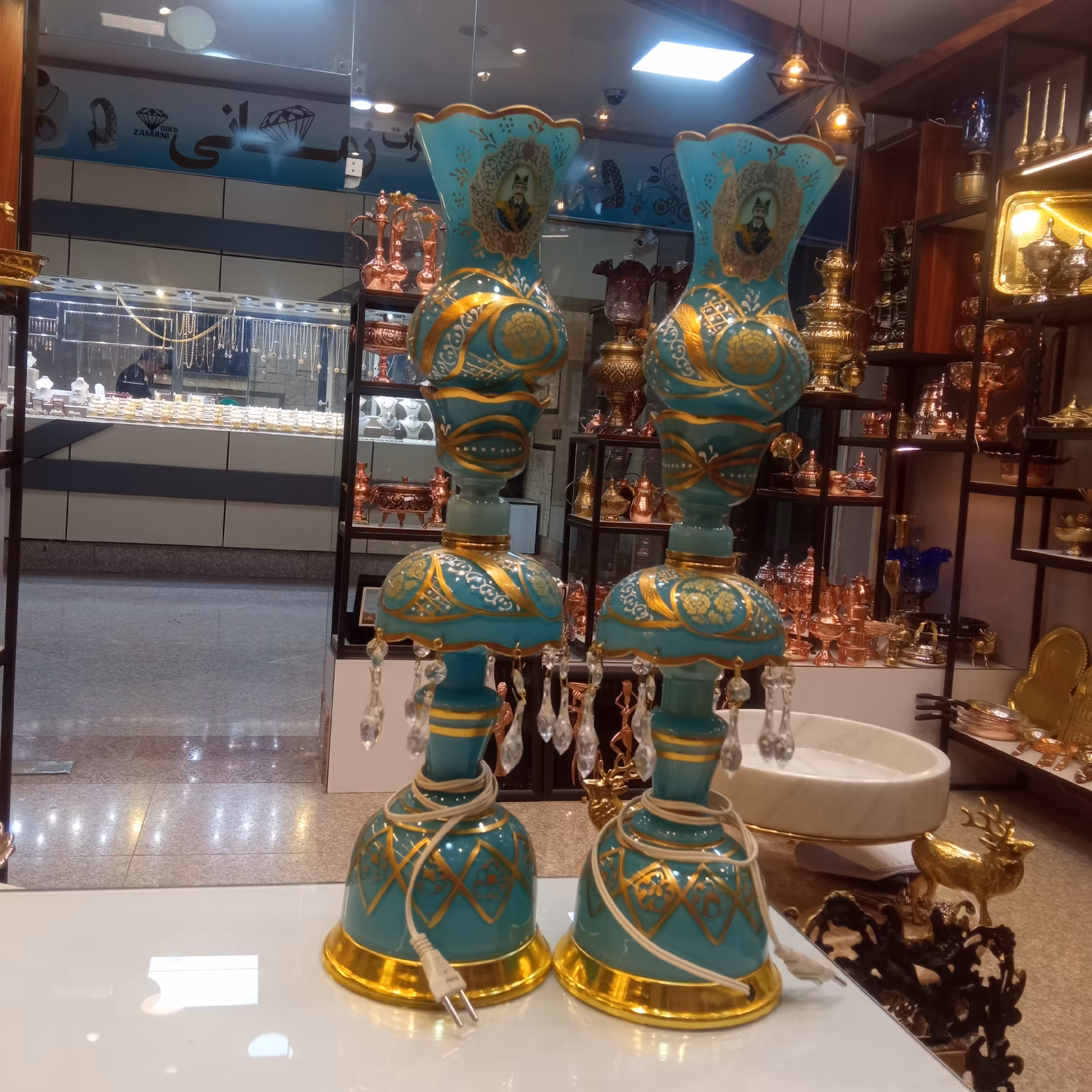 شمعدان لاله عباسی.