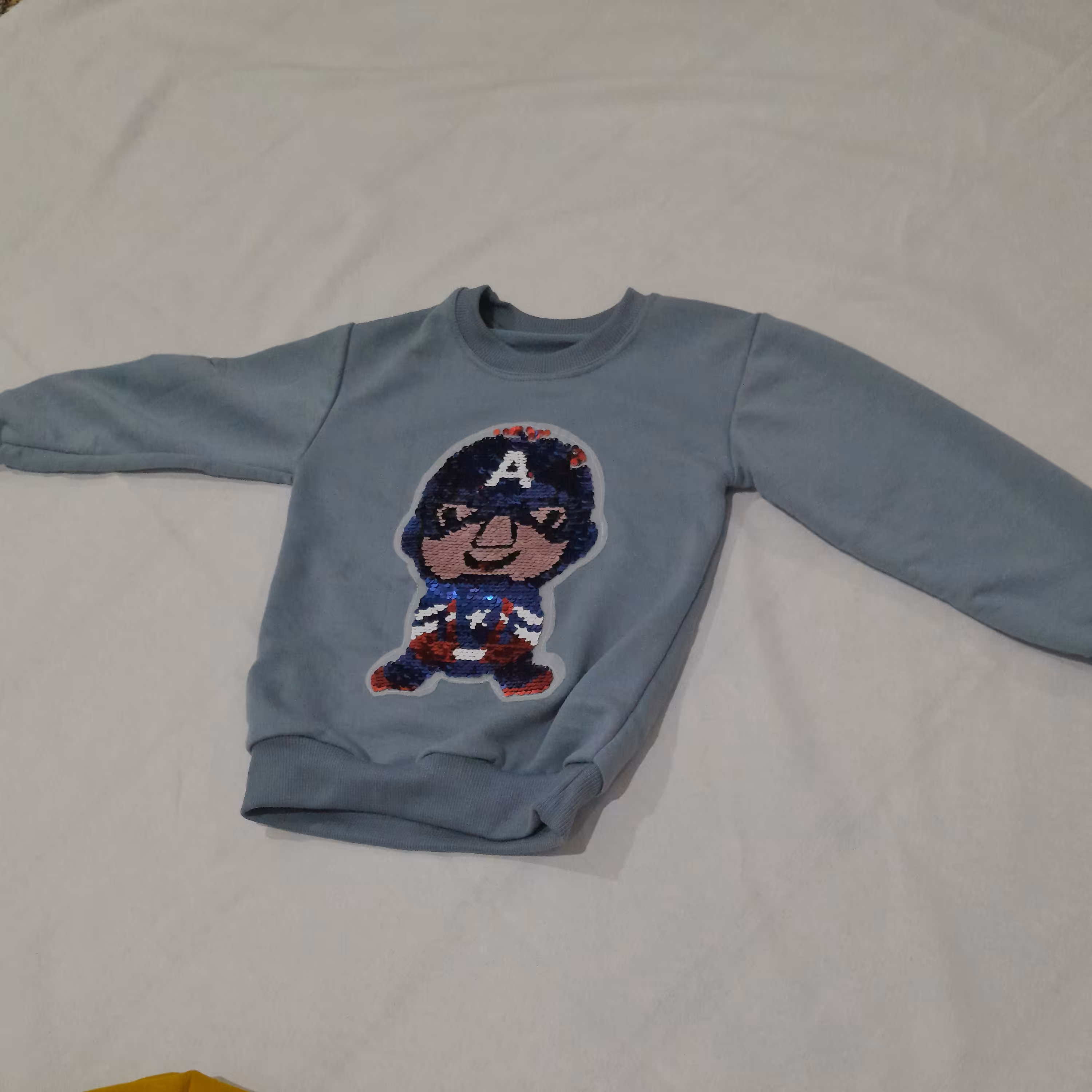 بلوز پسرانه(دخترانه)پولک دار دارای 5 رنگ مناسب 3الی 6 سال