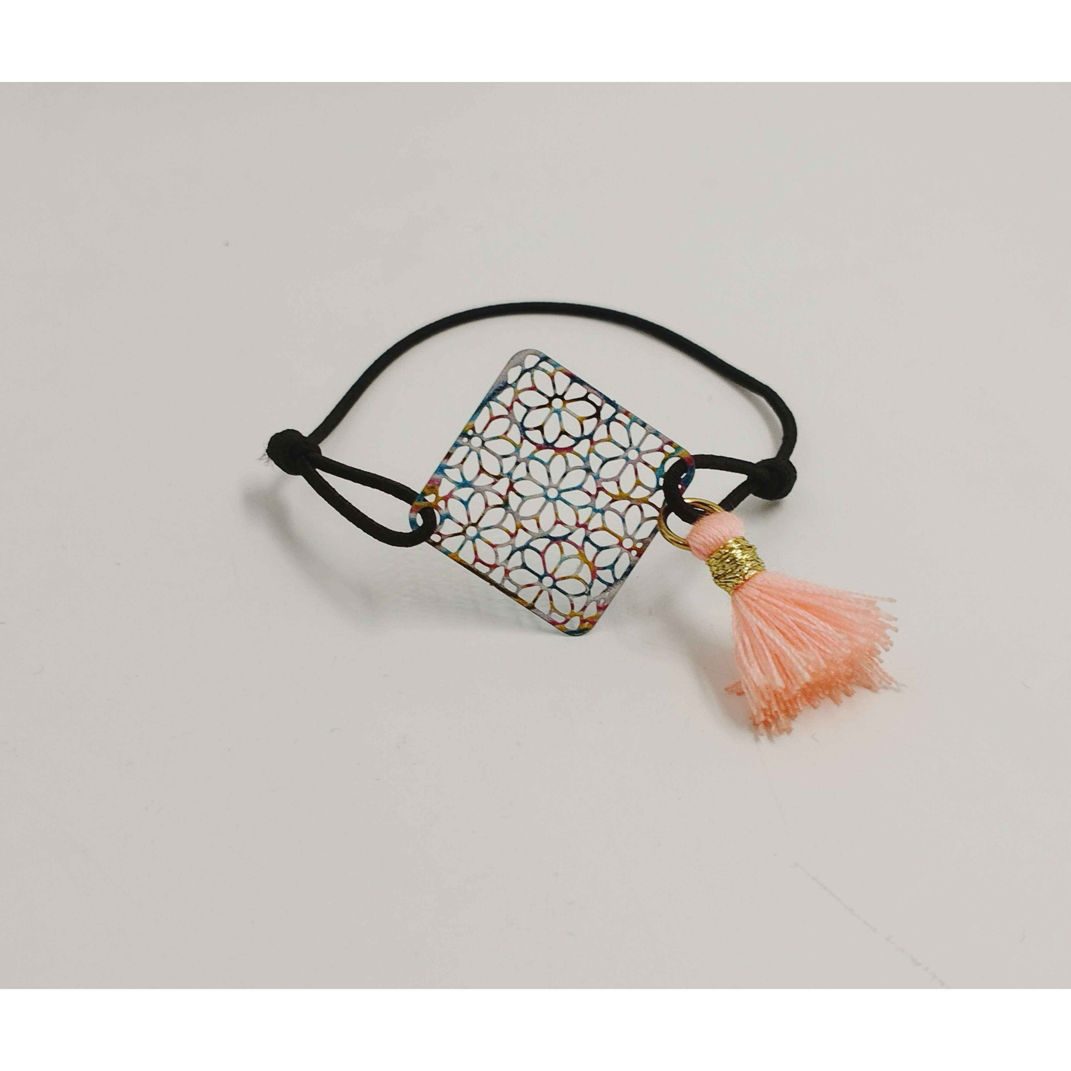 دستبند کشی زیبا مناسب تمام سنین طراحی شیک