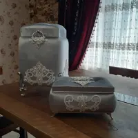سطل وجادستمال لمسه طوسی رنگ با پایه سلطنتی ودیزاین دانتل
