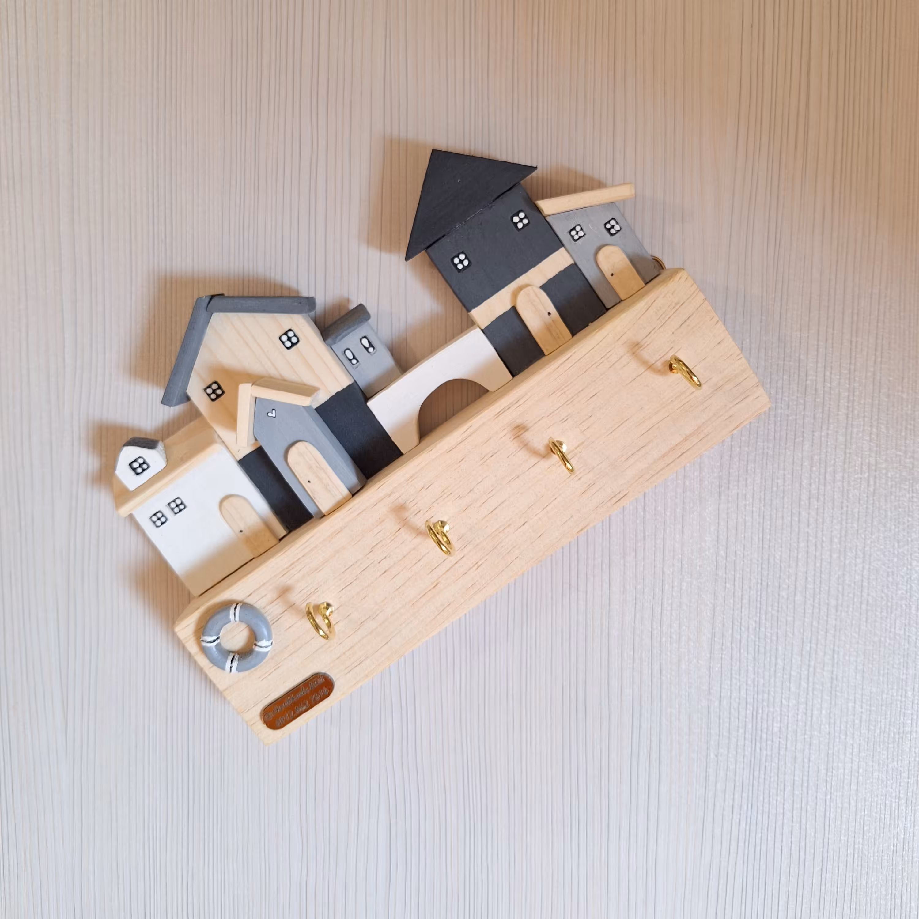 جاکلیدی چوبی با تم طوسی و سفید 