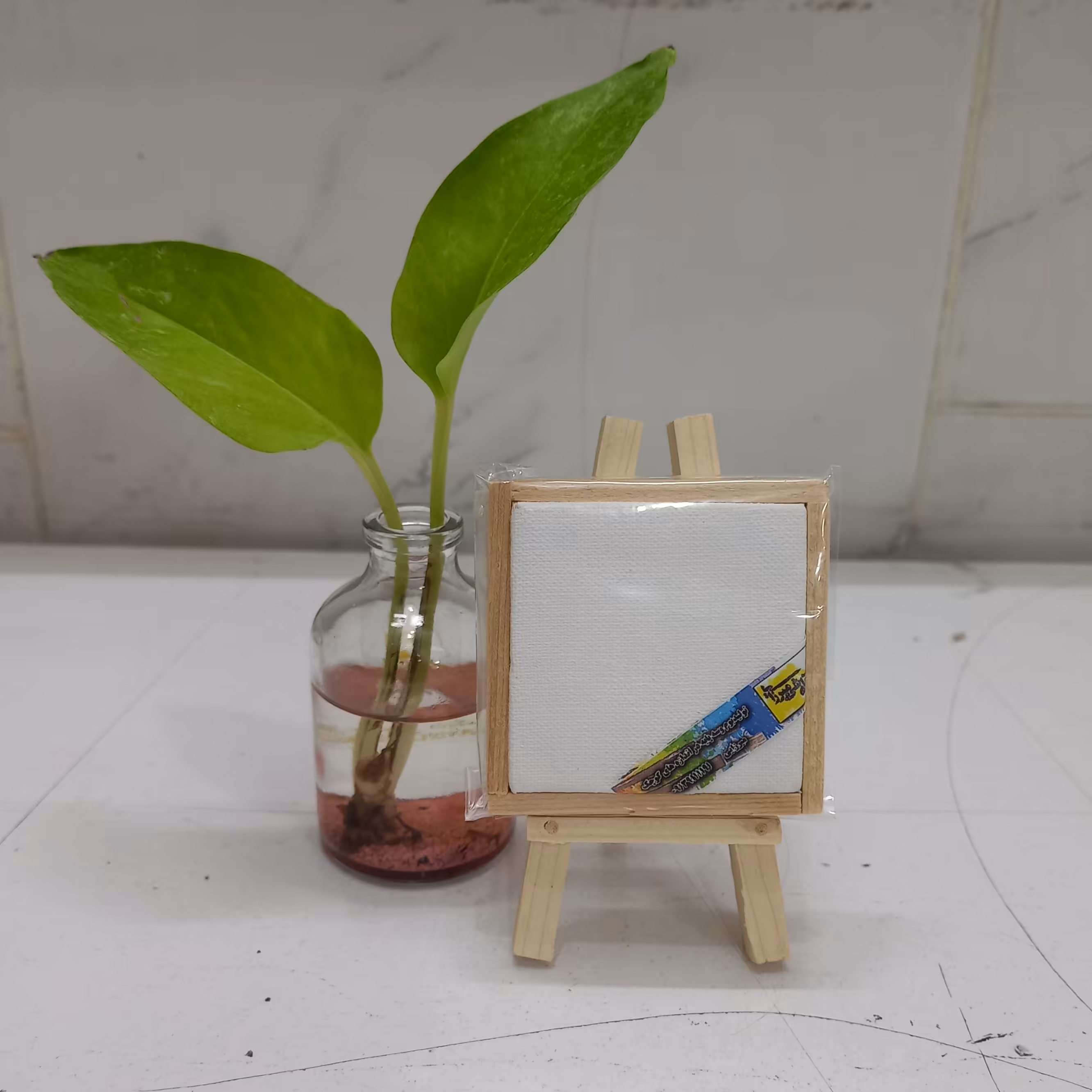 بوم زواردار و سه پایه مینیاتوری